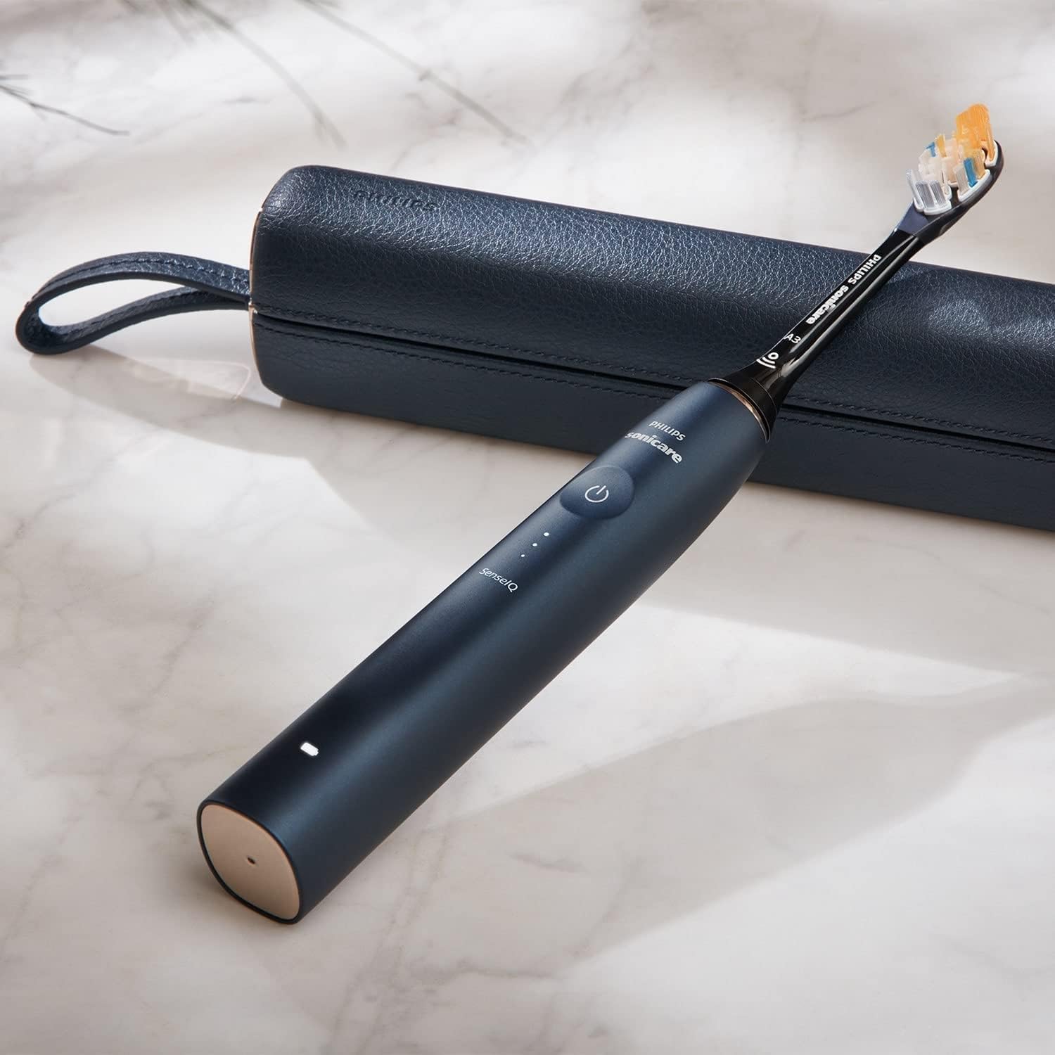 Philips Sonicare DiamondClean Prestige 9900 – Elektrische Zahnbürste mit SenseIQ, A3 Premium-All-in-One-Bürstenkopf und Ladeetui in Mitternachtsblau (Modell HX9992/12)