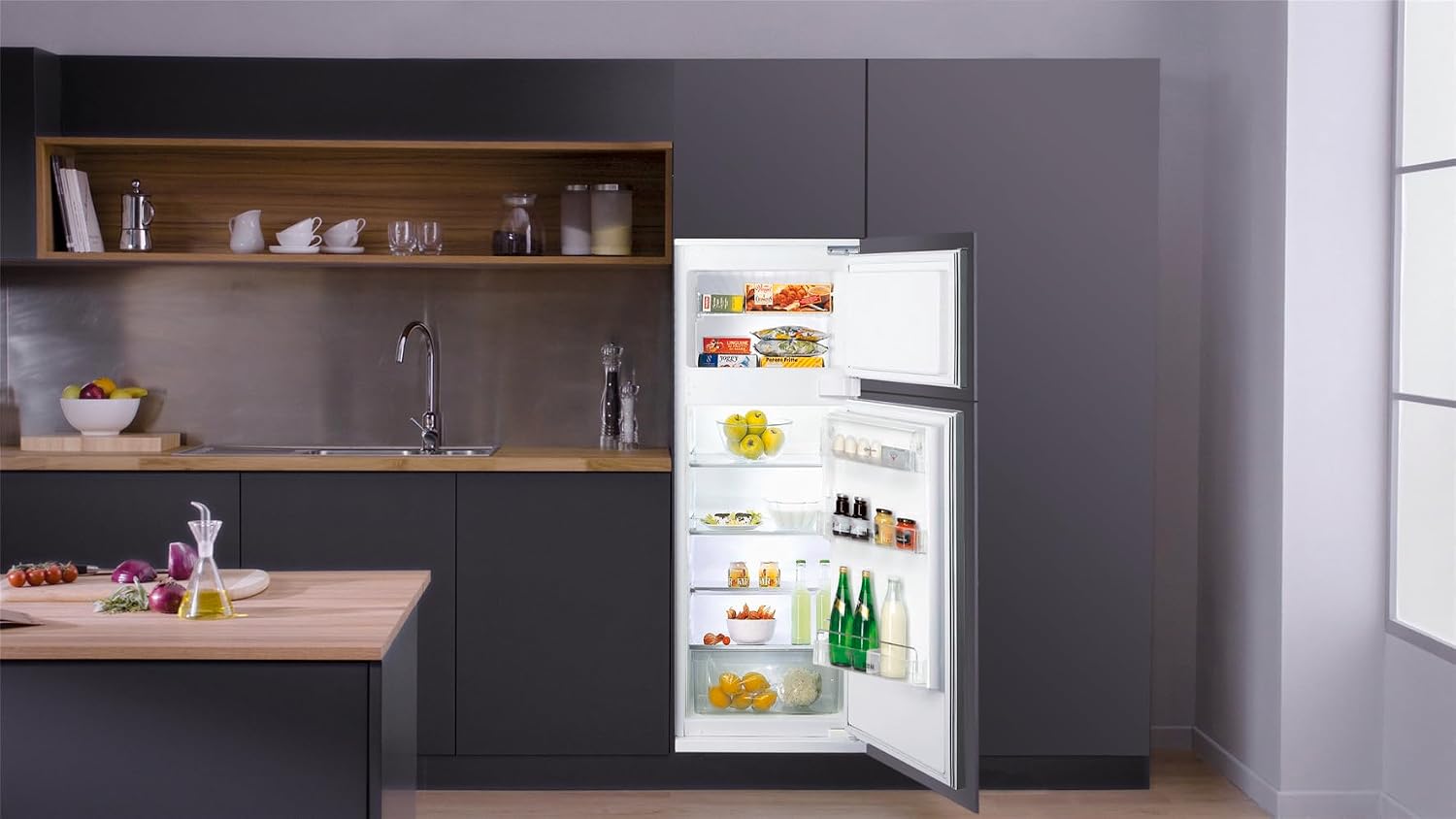 Bauknecht KDI 14S2 Einbau-Kühl-/Gefrierkombination/ Energieeffizienzklasse: E/ Nische 145/ Elektronische Temperaturregelung/ LED-Beleuchtung/ Abtauautomatik im Kühlteil/ Sicherheitsglas