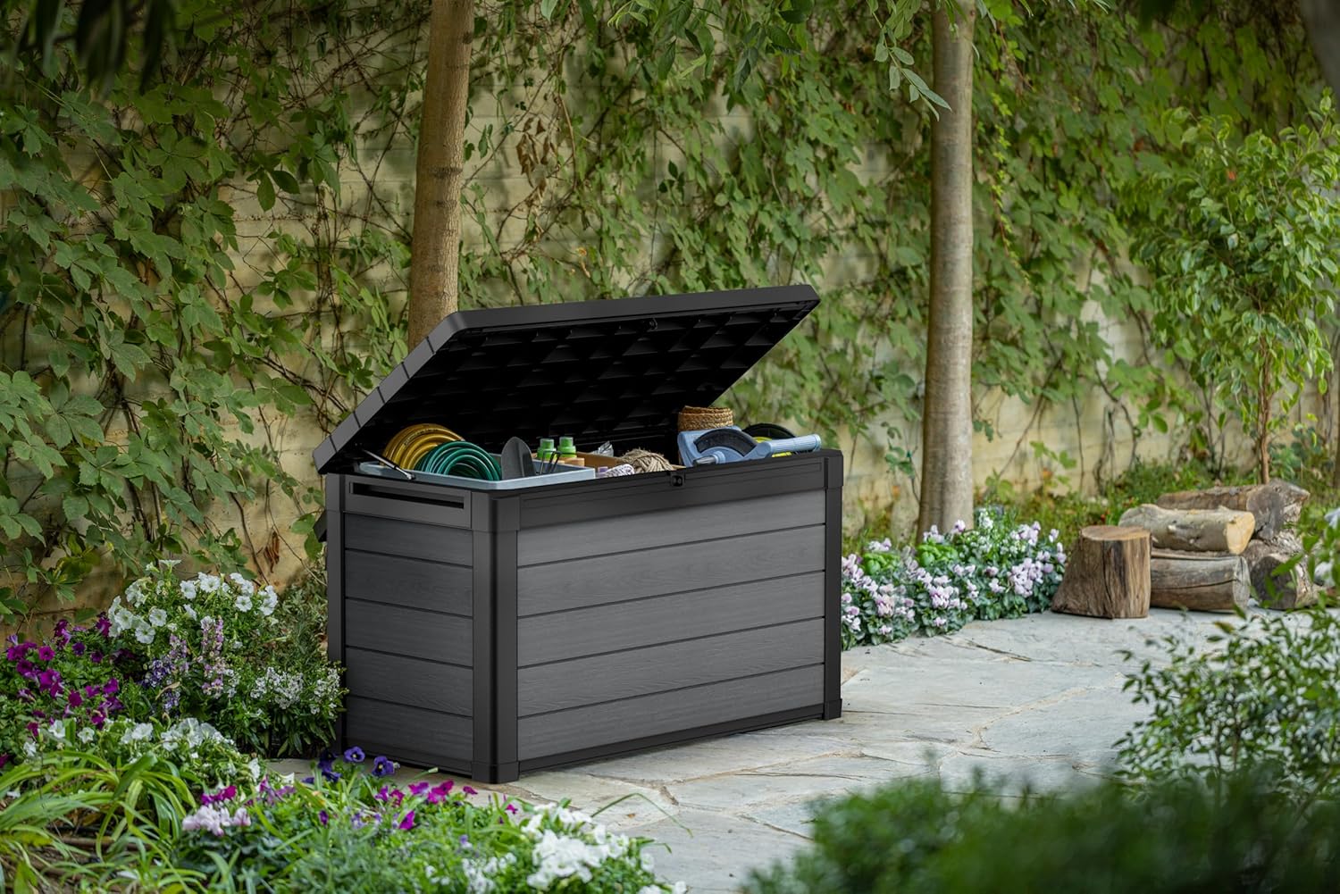 Keter Gartenbox Cortina 100 g, Oberfläche in Holzoptik, Farbe Grau, Fassungsvermögen 380 l, 122,9 x 62,1 x 70,6 cm