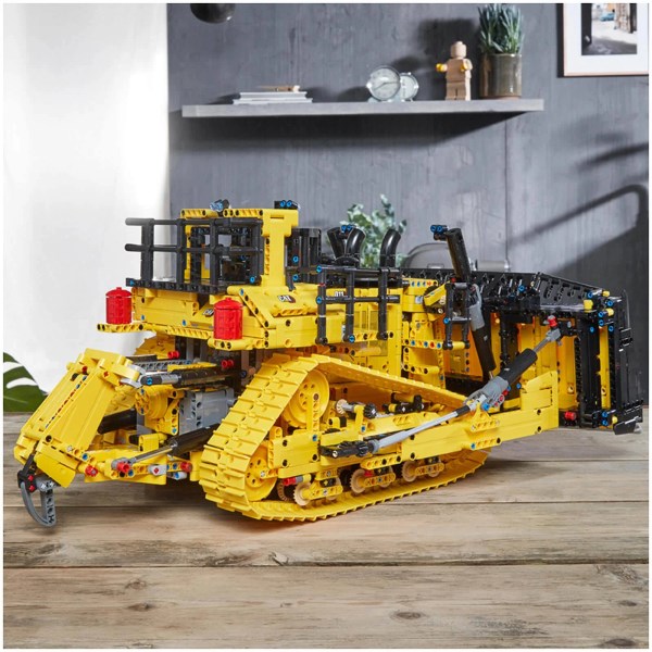 Lego Technic: App-Controlled Cat D11 Bulldozer Set (42131)