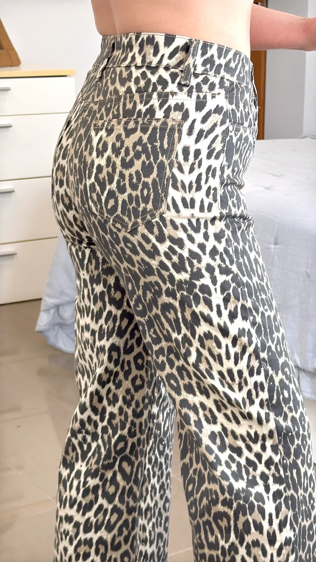 PANTAL��N BRILLILEO