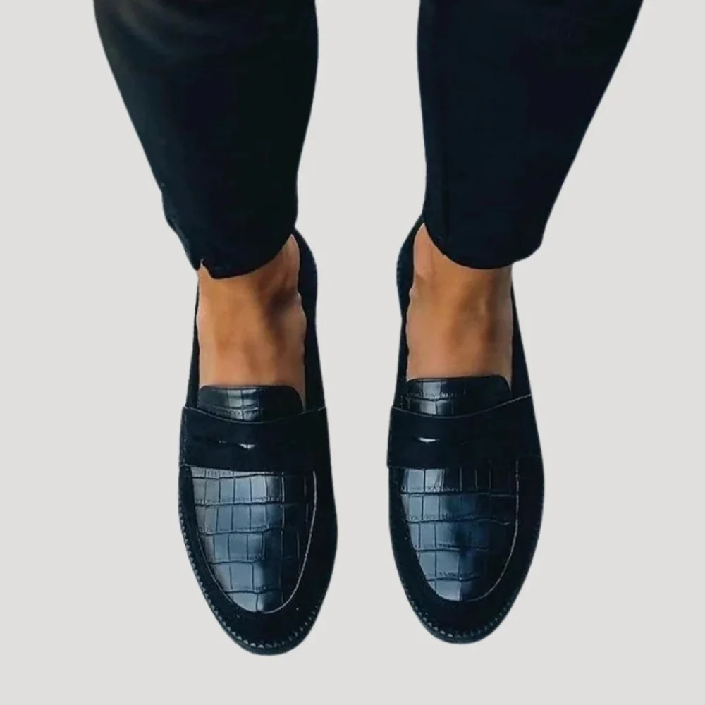 Bequeme Damen Loafer aus Leder mit orthop?discher Unterst��tzung | Handgefertigte Slipper mit weichem Fu?bett und Kroko-Pr?gung