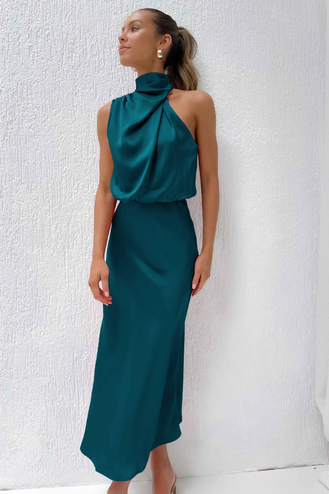 Damen Satin Maxikleid mit Halterneck-Ausschnitt | Flie?endes, bodenlanges Abendkleid f��r Hochzeiten und festliche Events