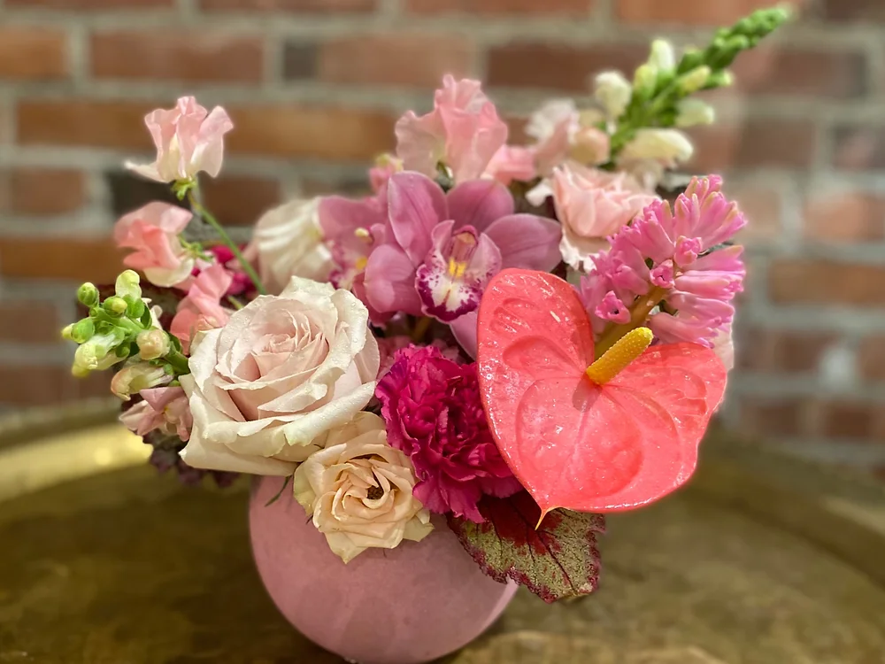La Vie en rose - Seasonal Pink Floral Arrangement