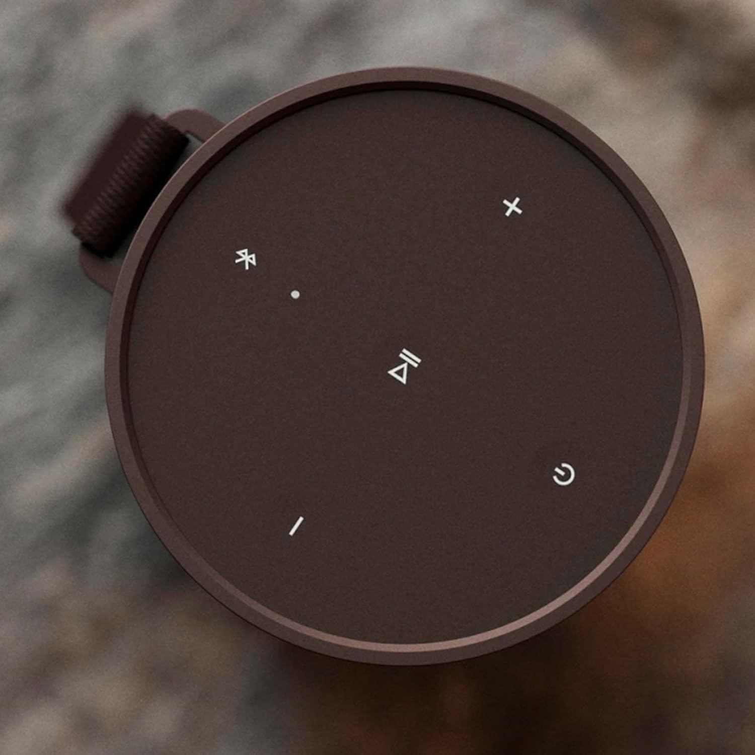Bang & Olufsen Beosound Explore – Kabelloser tragbarer Bluetooth Outdoor-, Heim- und Reise, 27 Stunden Akkulaufzeit, wasserdichter 360° Lautsprecher + USB-C Ladekabel - Schwarz Anthracite