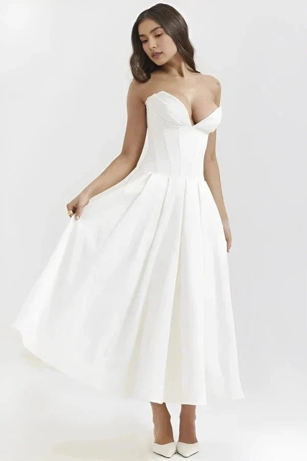 Elegantes Kleid mit skulpturalem Oberteil