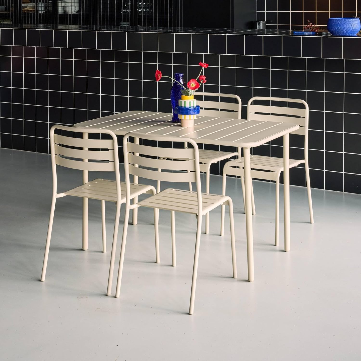 sweeek - Gartentisch + 4 Stühle aus Stahl, 120 x 70 x H72,5 cm - Amelia