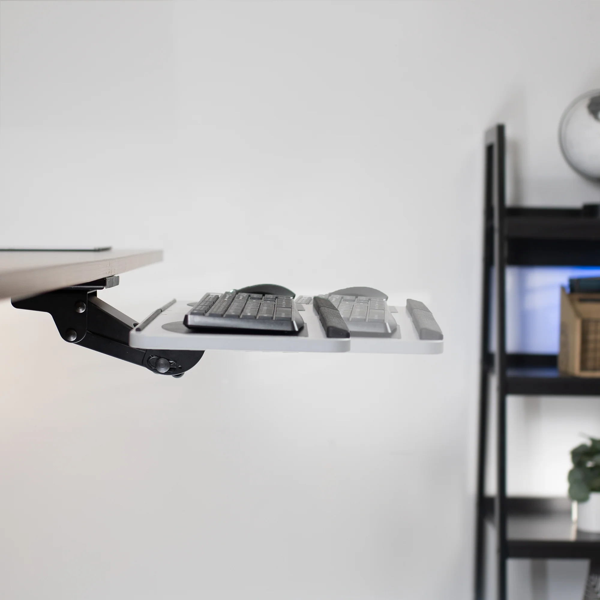 Zilveren Toetsenbordlade Onder het Bureau