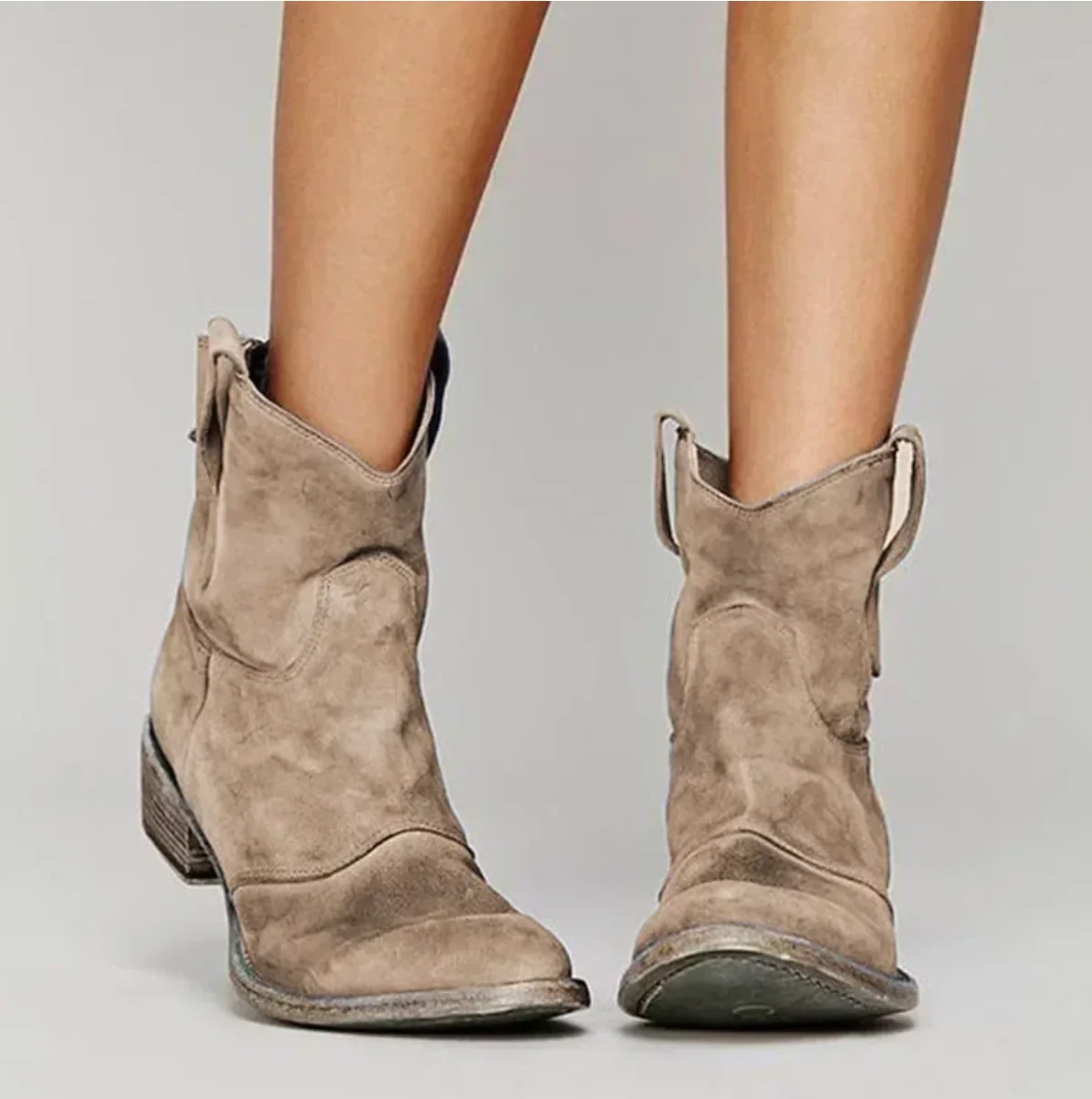 Elegante Wildleder-Westernstiefel f��r einen stilvollen Look