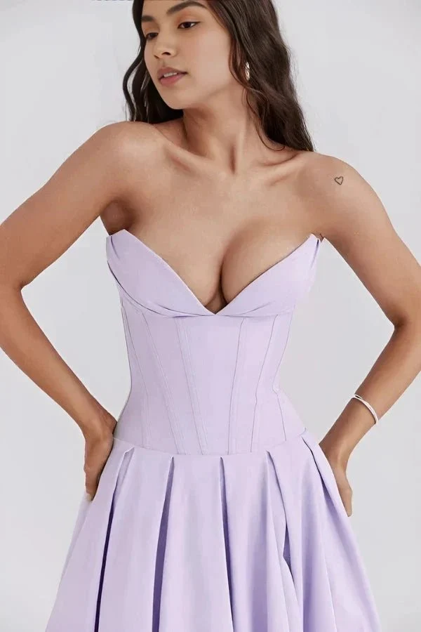 Elegantes Kleid mit skulpturalem Oberteil