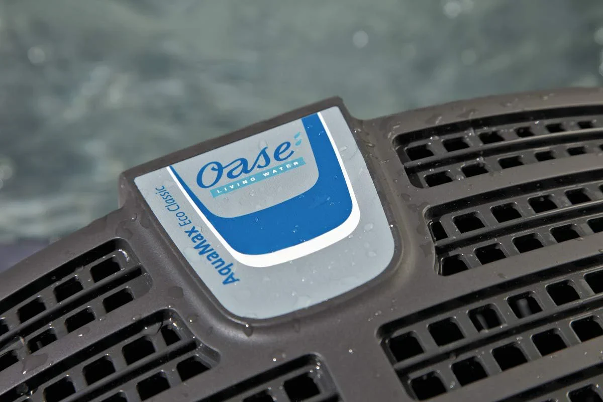 OASE 51096 Filter und Bachlaufpumpe AquaMax Eco Classic 5500, 5300 l/h F?rderleistung, energiesparende Bachlaufpumpe, Teichpumpe, Filter, Pumpe, Bachlauf, Dunkelgrau