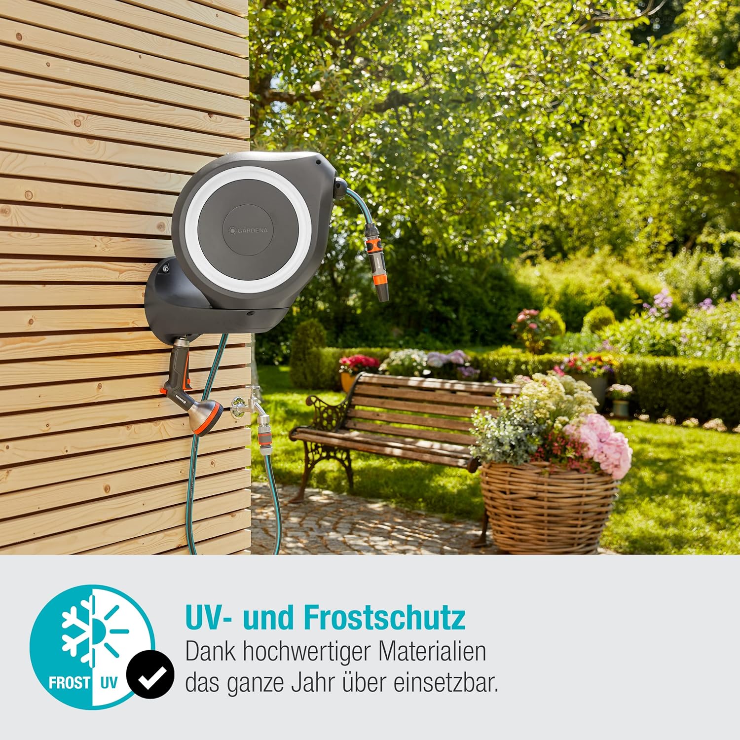 Gardena Wand-Schlauchbox RollUp M 20 m: Flexible Bewässerung für mittelgroße Gärten, schwenkbare Schlauchtrommel, mit Wandhalterung, Systemteilen und Spritze inkl. 20 m Gardena Schlauch (18612-20)
