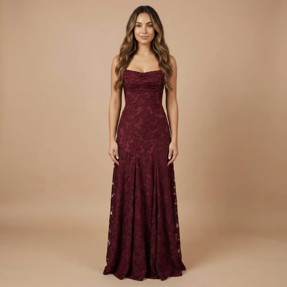 Damen Maxikleid aus floraler Spitze f��r Hochzeitsg?ste mit Spaghettitr?gern