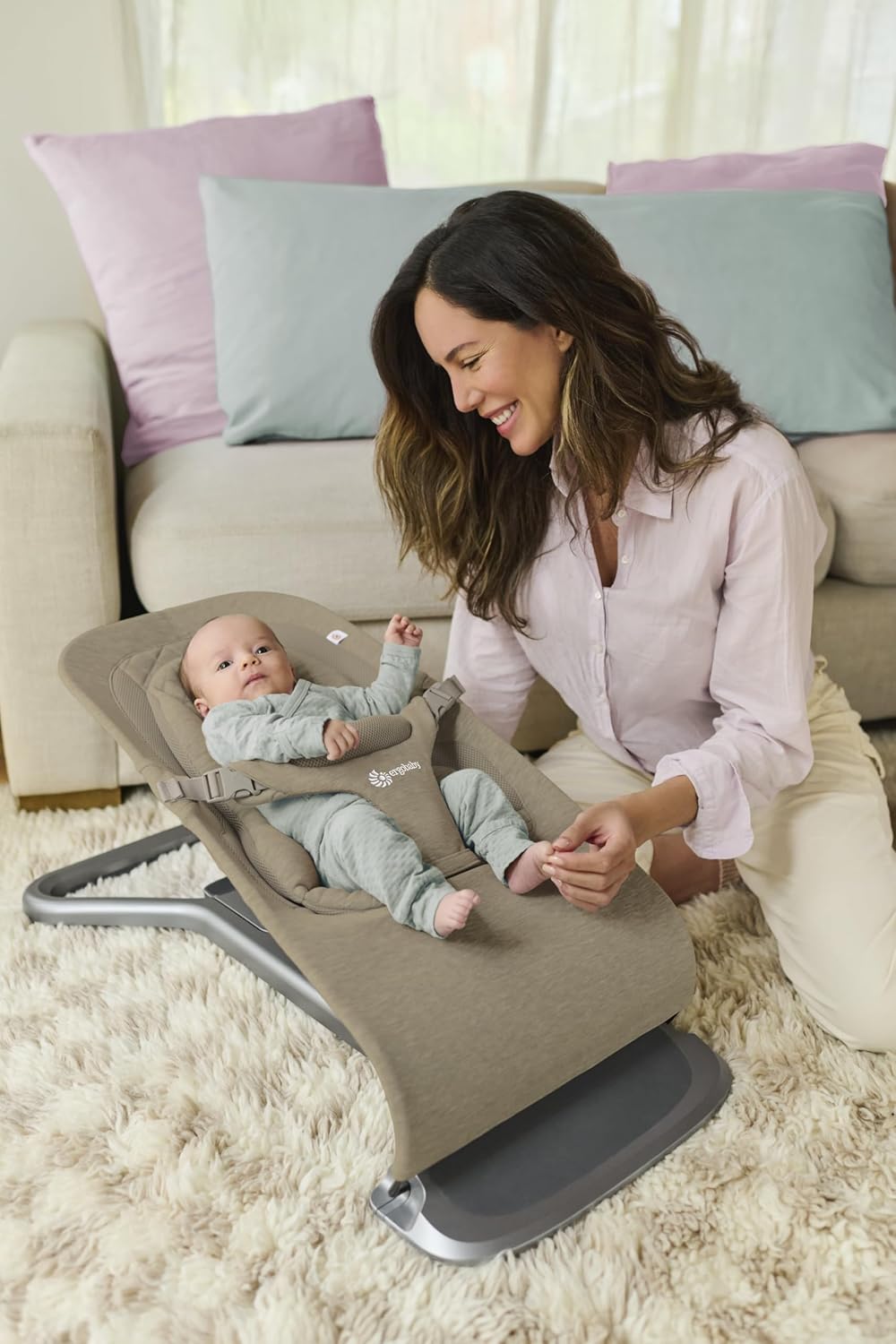 Ergobaby 3-in-1 Evolve Bouncer, Ergonomische Babywippe für Neugeborene ab Geburt bis zum Kleinkind, Babyschaukel mit Neugeboreneneinsatz (2,5 kg - 13,2 kg), Cream