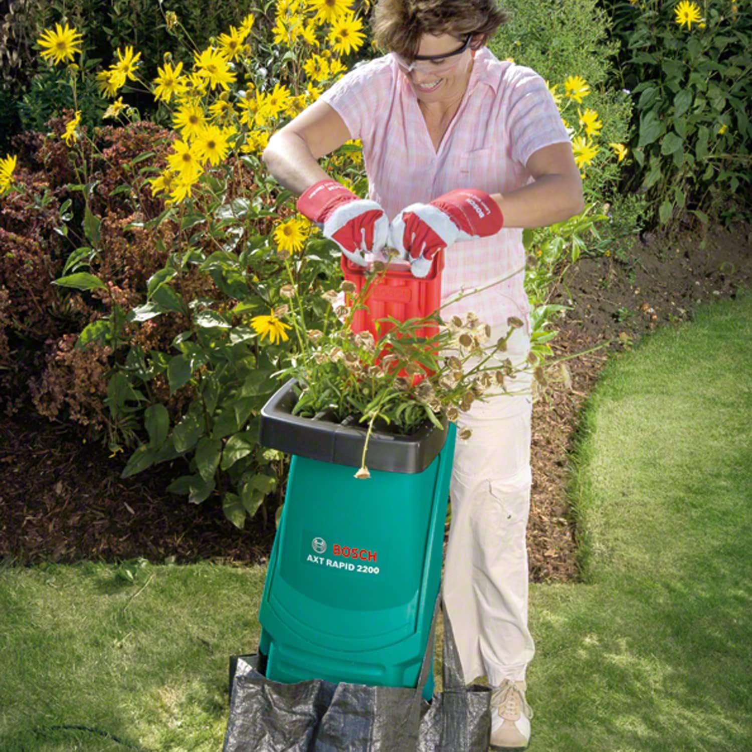Bosch AXT Rapid 2000 Häcksler (zum leistungsstarken Häckseln von Gartenabfällen; kraftvoller 2000-W-Motor)