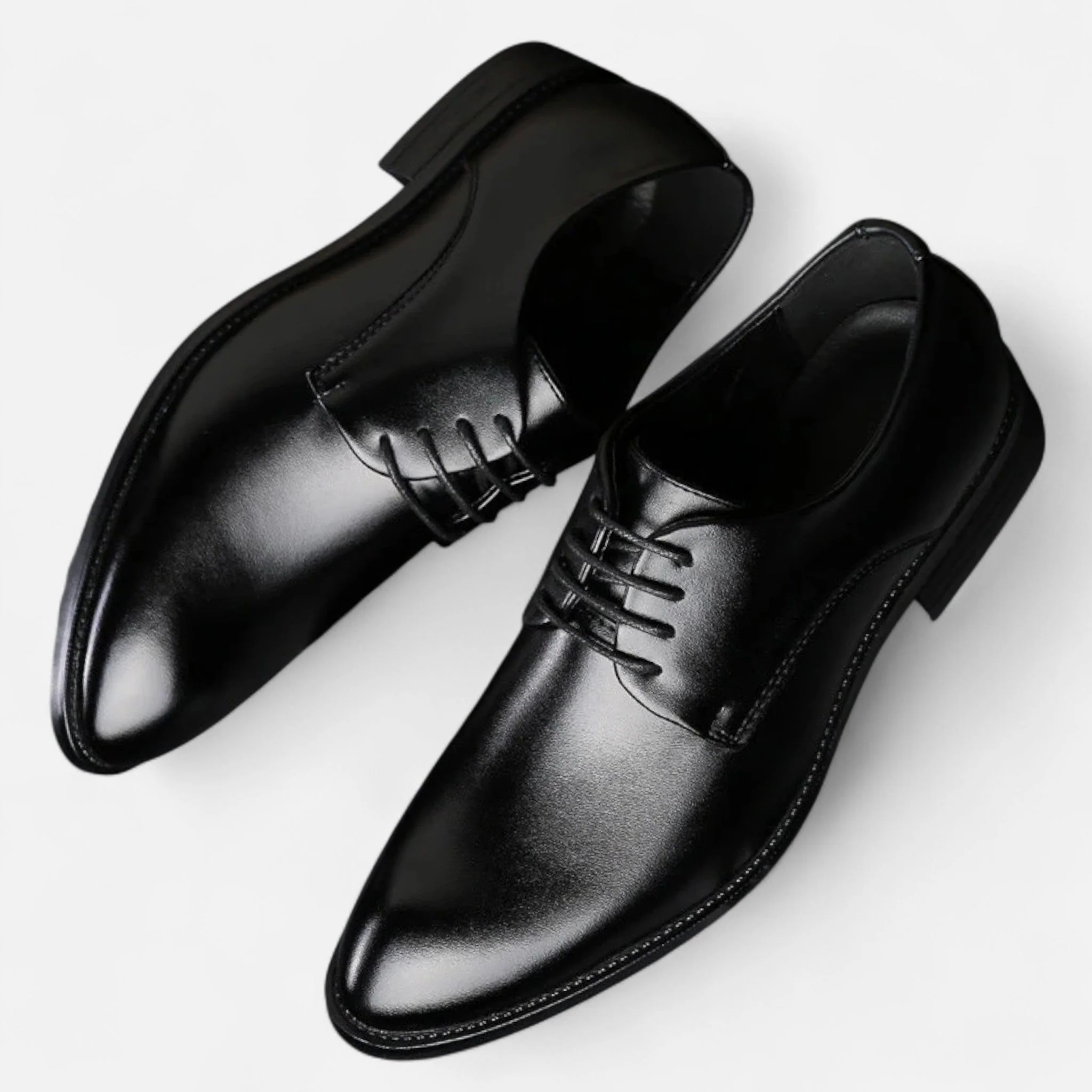 Elegante Herren-Sommerschuhe mit klassischen Schn��rsenkeln
