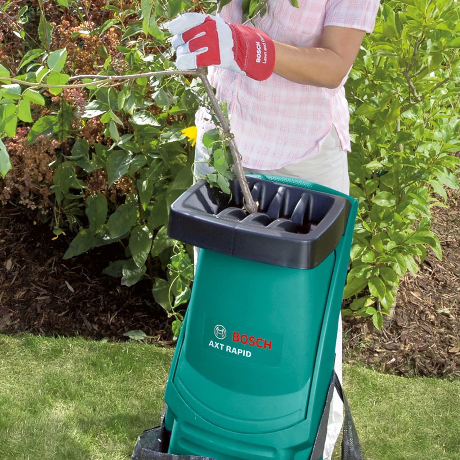 Bosch AXT Rapid 2000 Häcksler (zum leistungsstarken Häckseln von Gartenabfällen; kraftvoller 2000-W-Motor)