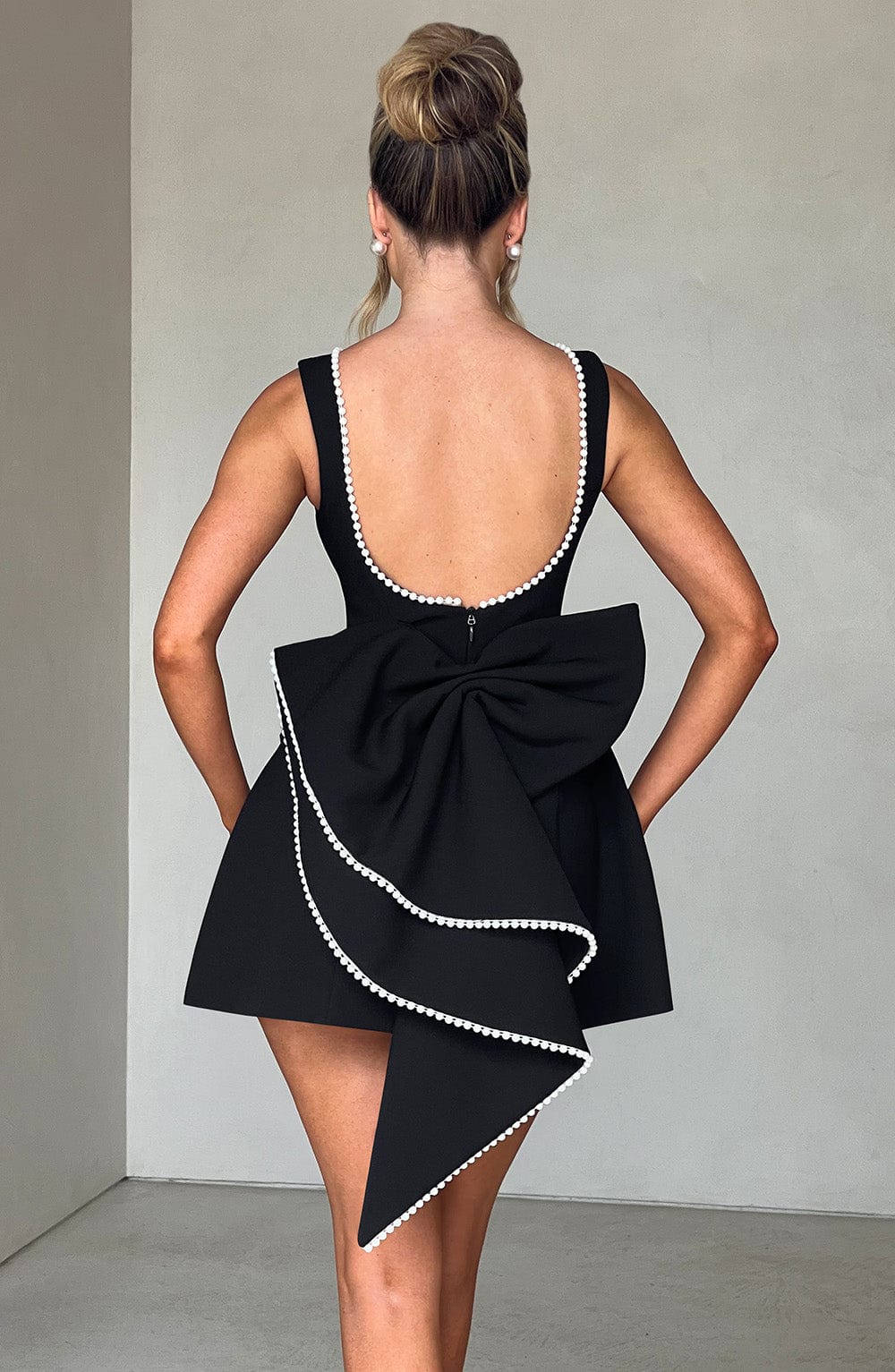 Damen Cocktailkleid Mini | Festliches A-Linien Kleid mit gro?er Schleife und Perlenbesatz | ?rmelloses kurzes Partykleid