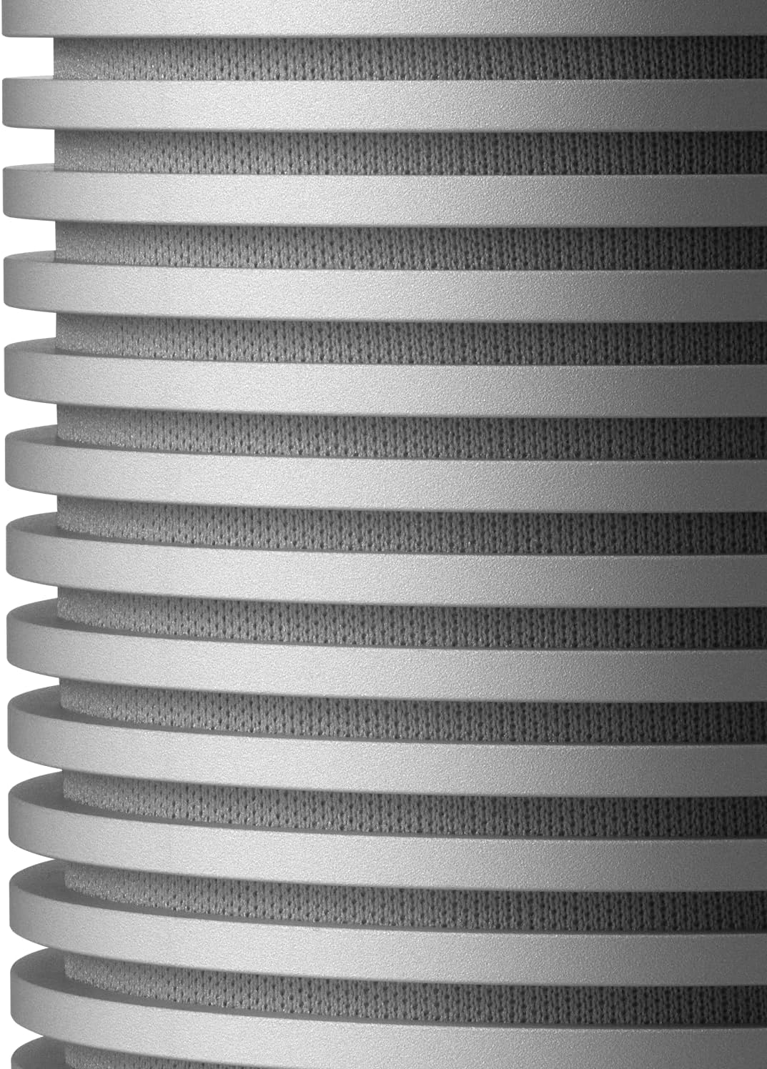 Bang & Olufsen Beosound Explore – Kabelloser tragbarer Bluetooth Outdoor-, Heim- und Reise, 27 Stunden Akkulaufzeit, wasserdichter 360° Lautsprecher + USB-C Ladekabel - Schwarz Anthracite