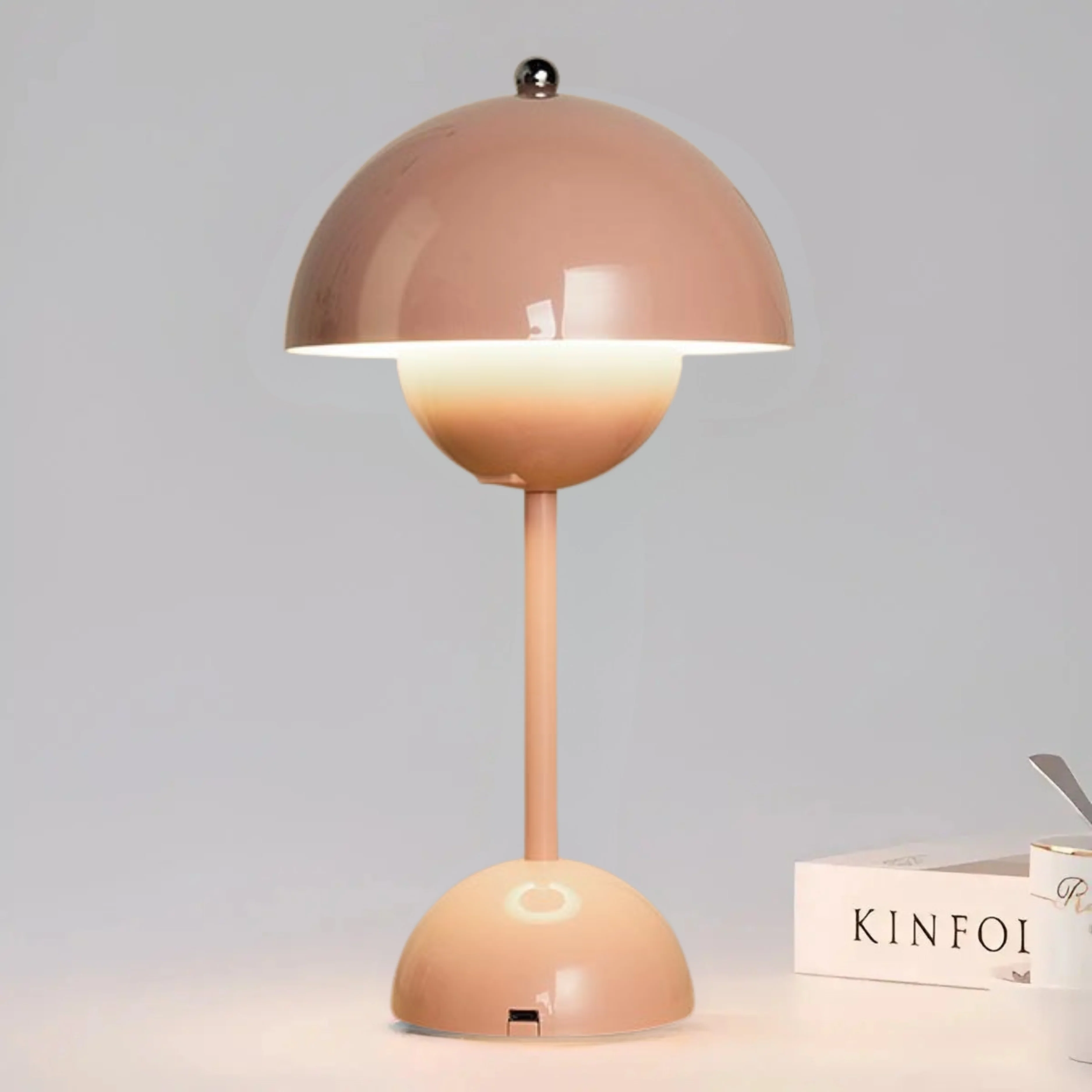 Skandinavische Designer-Tischlampe f��r stimmungsvolle Beleuchtung
