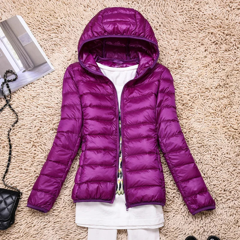 Federleichte Damen-Daunenjacke mit Kapuze - Faltbar