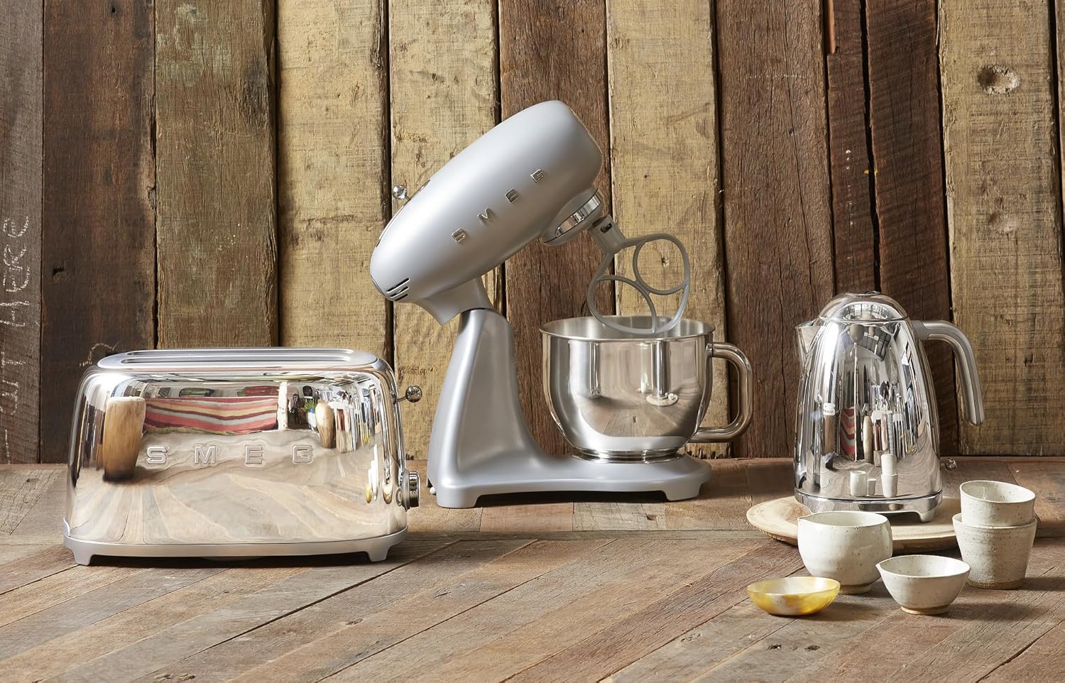 Smeg, SMF02PKEU Küchenmaschine, 10 Geschwindigkeitsstufen, Planetenrührwerk, Sicherheitsabschaltung, 2 Rührbesen, Kugelgriff aus Edelstahl, 800 W, Rose