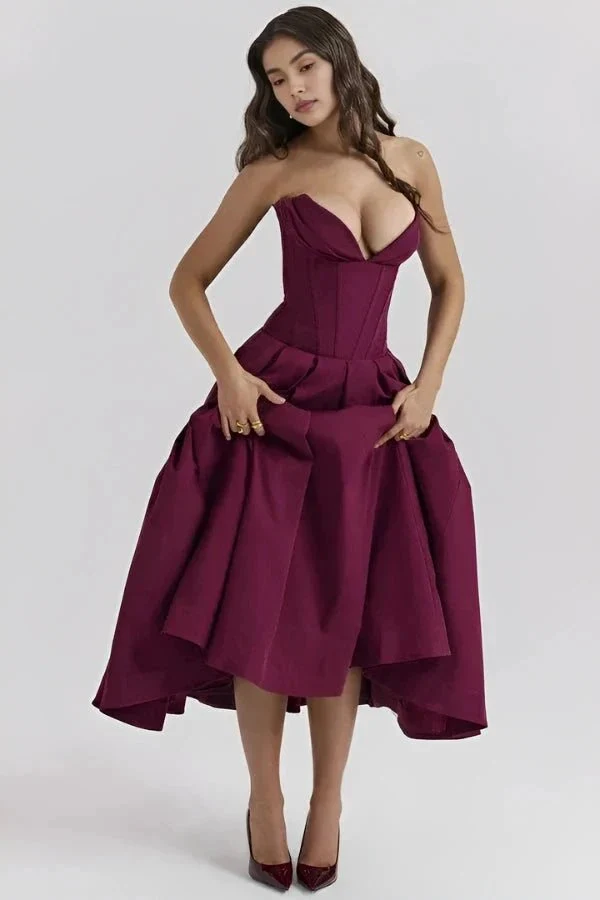 Elegantes Kleid mit skulpturalem Oberteil