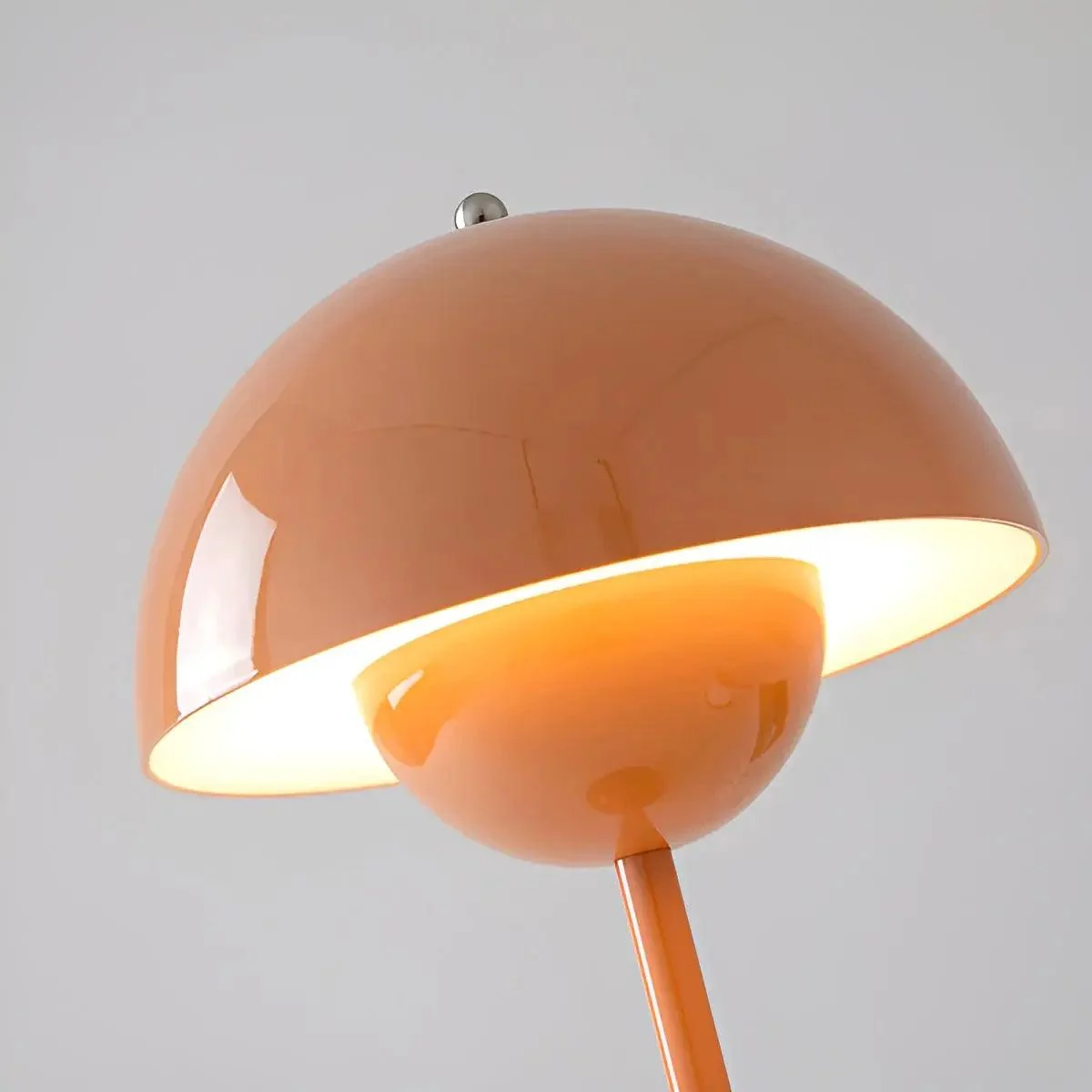 Skandinavische Designer-Tischlampe f��r stimmungsvolle Beleuchtung