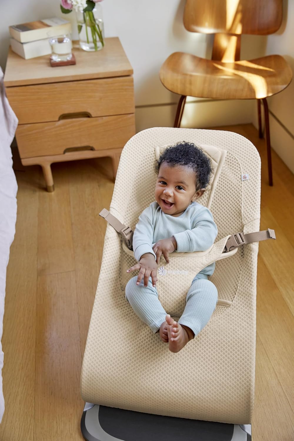 Ergobaby 3-in-1 Evolve Bouncer, Ergonomische Babywippe für Neugeborene ab Geburt bis zum Kleinkind, Babyschaukel mit Neugeboreneneinsatz (2,5 kg - 13,2 kg), Cream