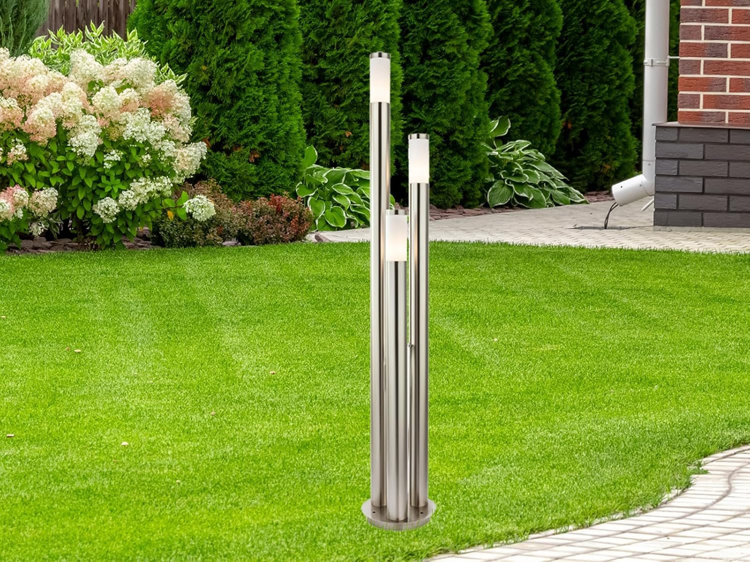 Moderne Wegeleuchte 3-flammig aus Edelstahl in Silber, Höhe 170cm