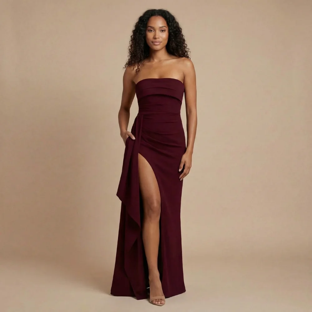 Elegantes tr?gerloses Maxikleid mit Raffung und Beinschlitz