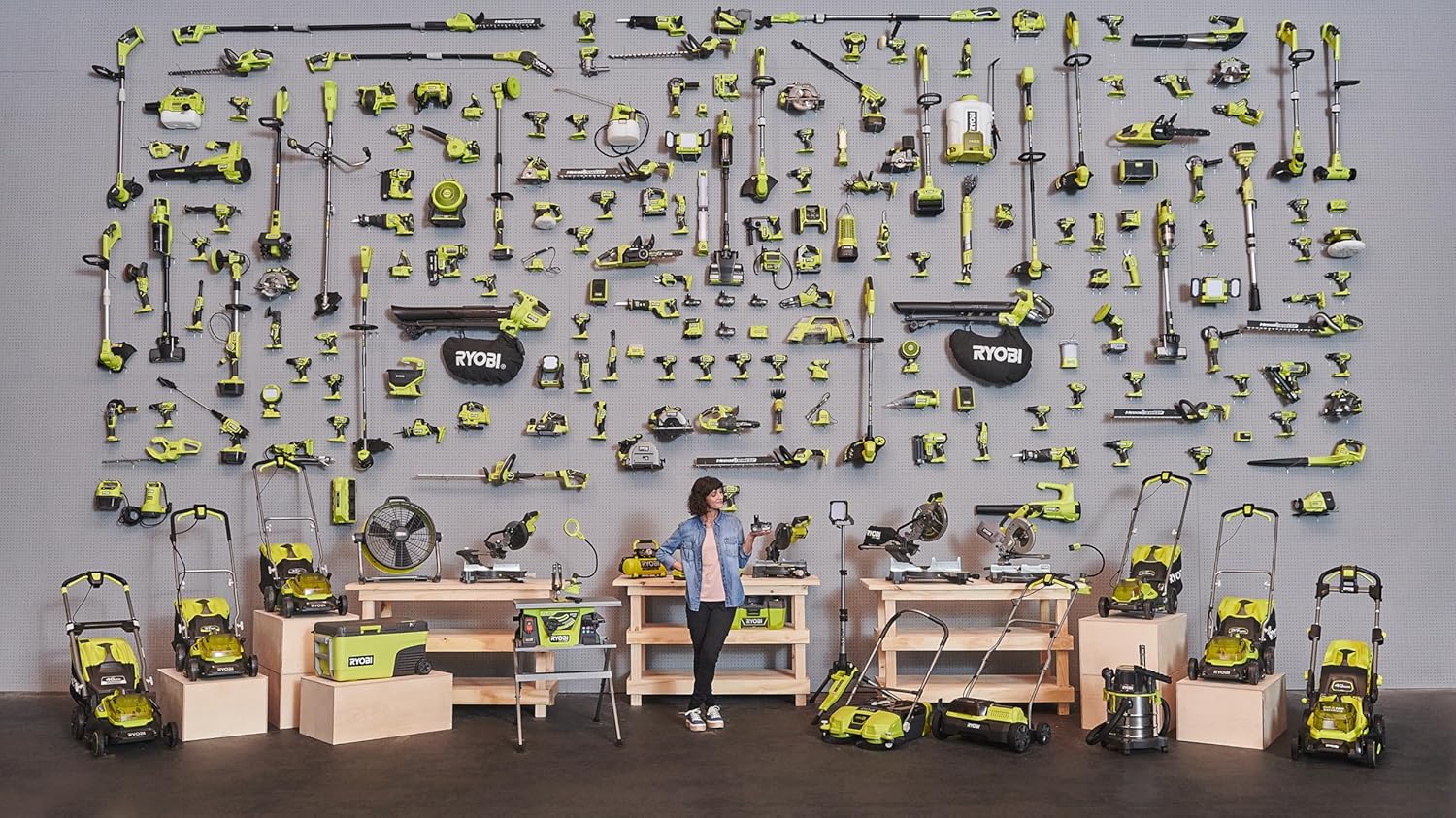 RYOBI 18 V ONE+ Akku-Rasenmäher RLM18X33B40 (Schnittbreite 33 cm, 5-fache Höhenverstellung 25-65 mm, zusammenklappbares Griffgestänge, inkl. Mulchkeil, 35l Grasfangsack, 4,0Ah Akku & Ladegerät)