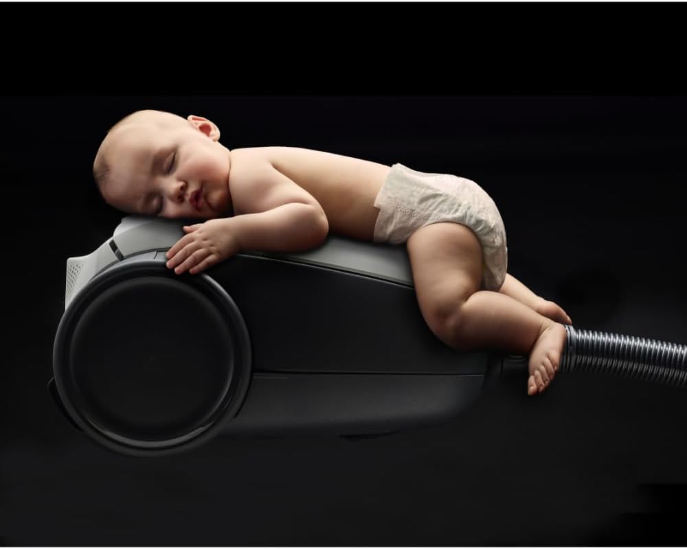 AEG VX82-1-KO Staubsauger / 75% Recyclingmaterial / autom. Saugkraftregulierung / extrem leise auch auf Teppich / Aufnahme von groen + kleinsten Partikeln / langes Kabel / 600W / schwarz