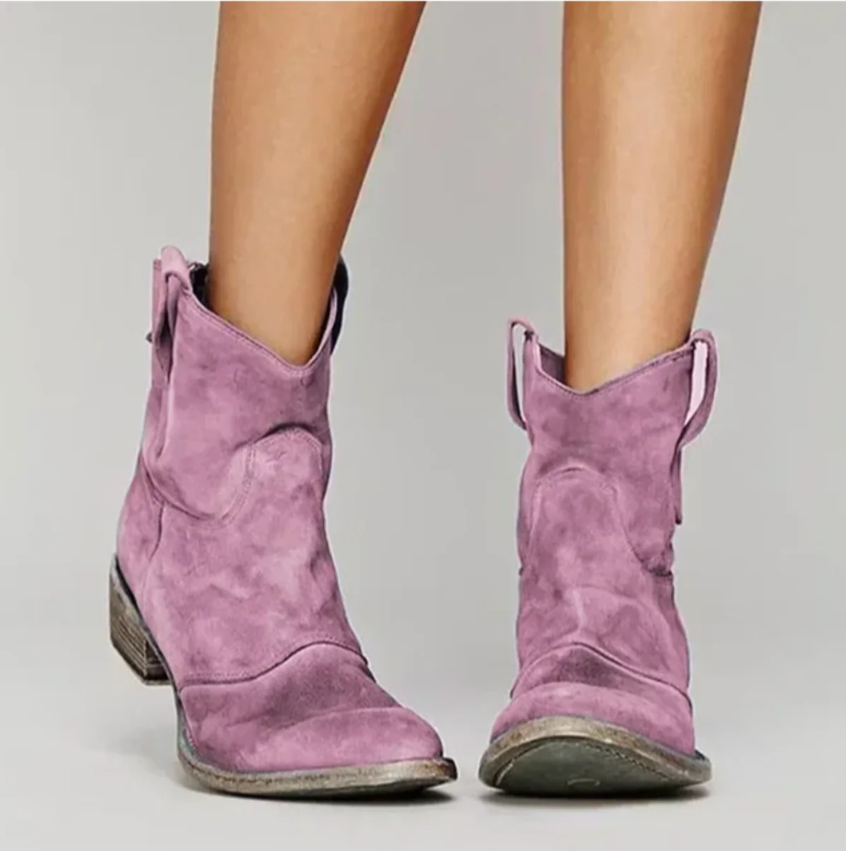 Elegante Wildleder-Westernstiefel f��r einen stilvollen Look