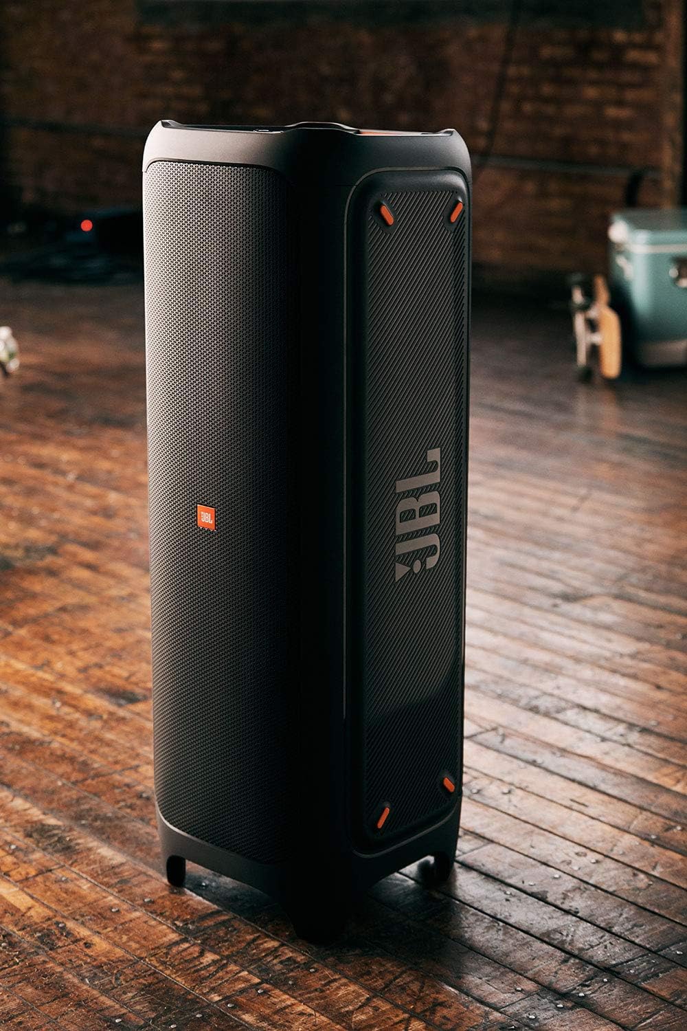 JBL PartyBox 710 - Schwarz �C Trag - und rollbarer Bluetooth Party-Lautsprecher mit Lichteffekten �C Spritzwassergesch��tzte, mobile Musikbox