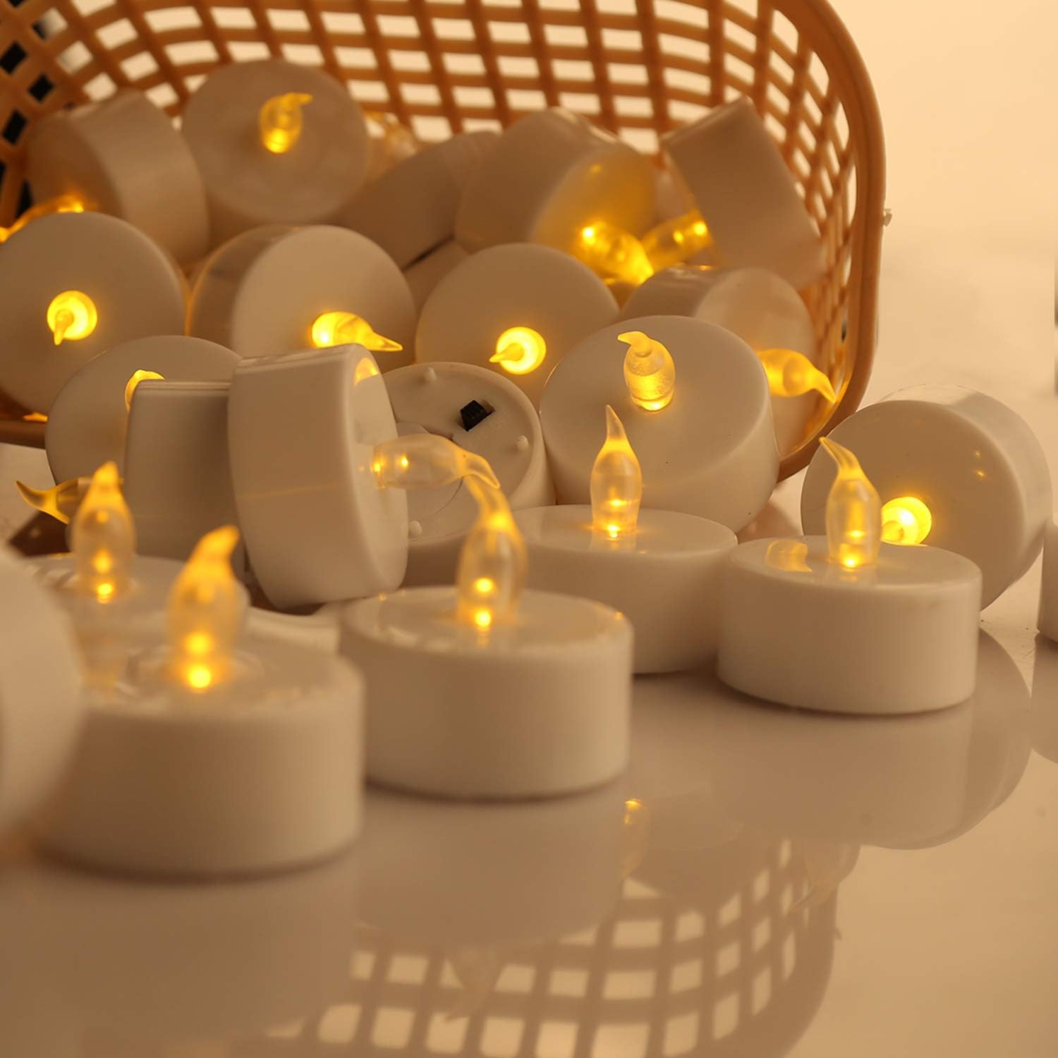 Batterie-Teelichter, 200 Stück, LED-Teelichter, realistisch, hell, flackernd, Urlaub, Geschenk, betriebenes flammenloses LED-Teelicht für Festivals und Feiern, warmgelb, batteriebetrieben (100 x 2