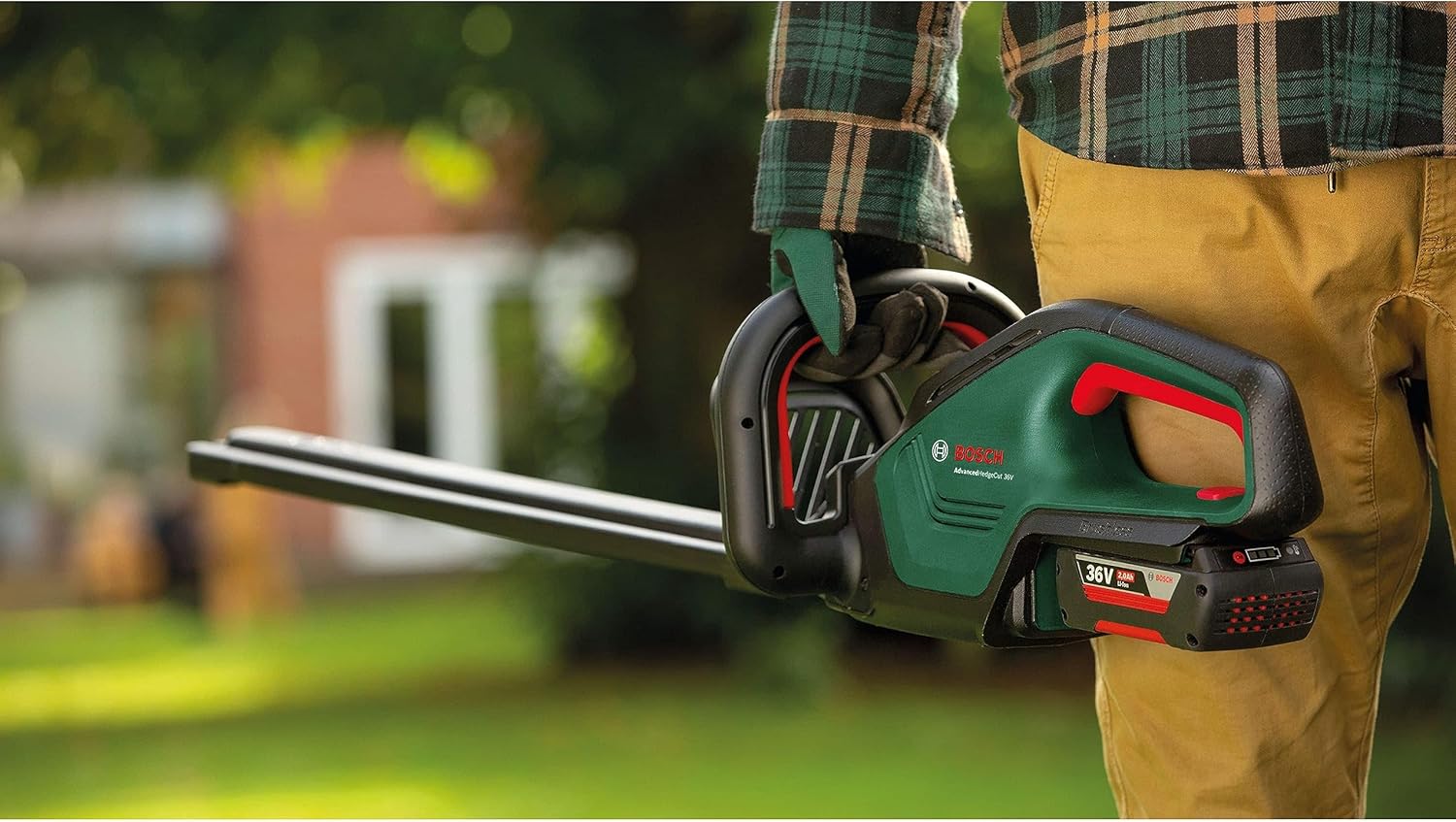 Bosch Akku-Heckenschere AdvancedHedgeCut 36V-65-28 (1x 2,0-Ah-Akku, 36-Volt-System, Messerlnge 65 cm, im Karton) - Testnote: sehr gut (Magazin: selbst ist der Mann)