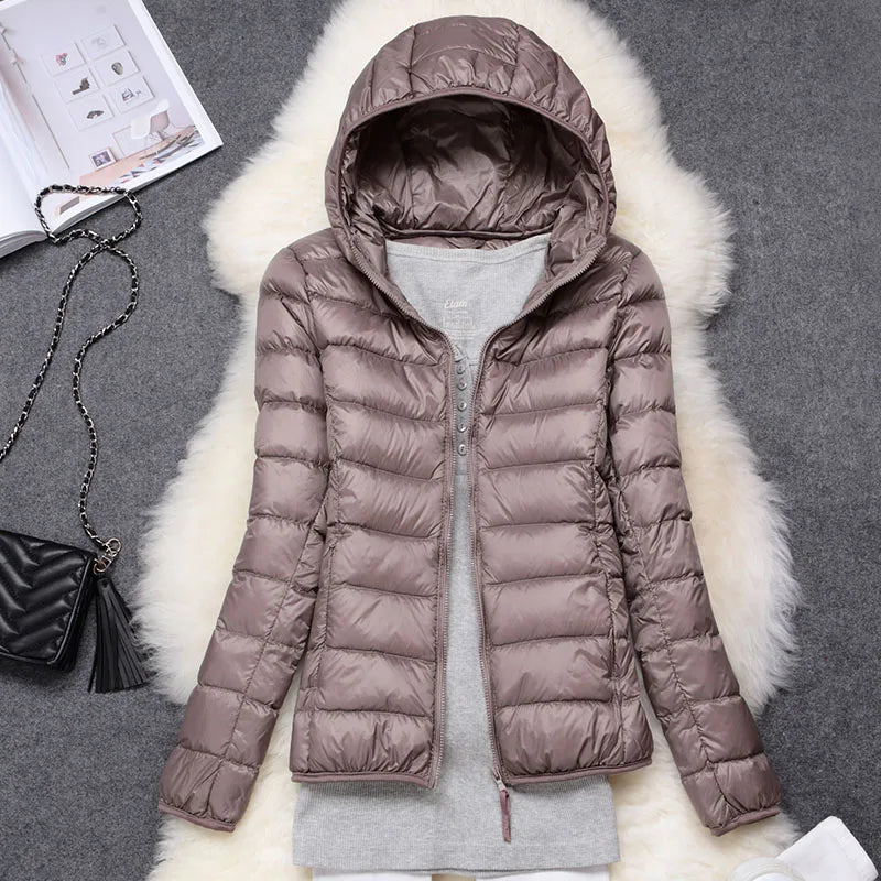 Federleichte Damen-Daunenjacke mit Kapuze - Faltbar