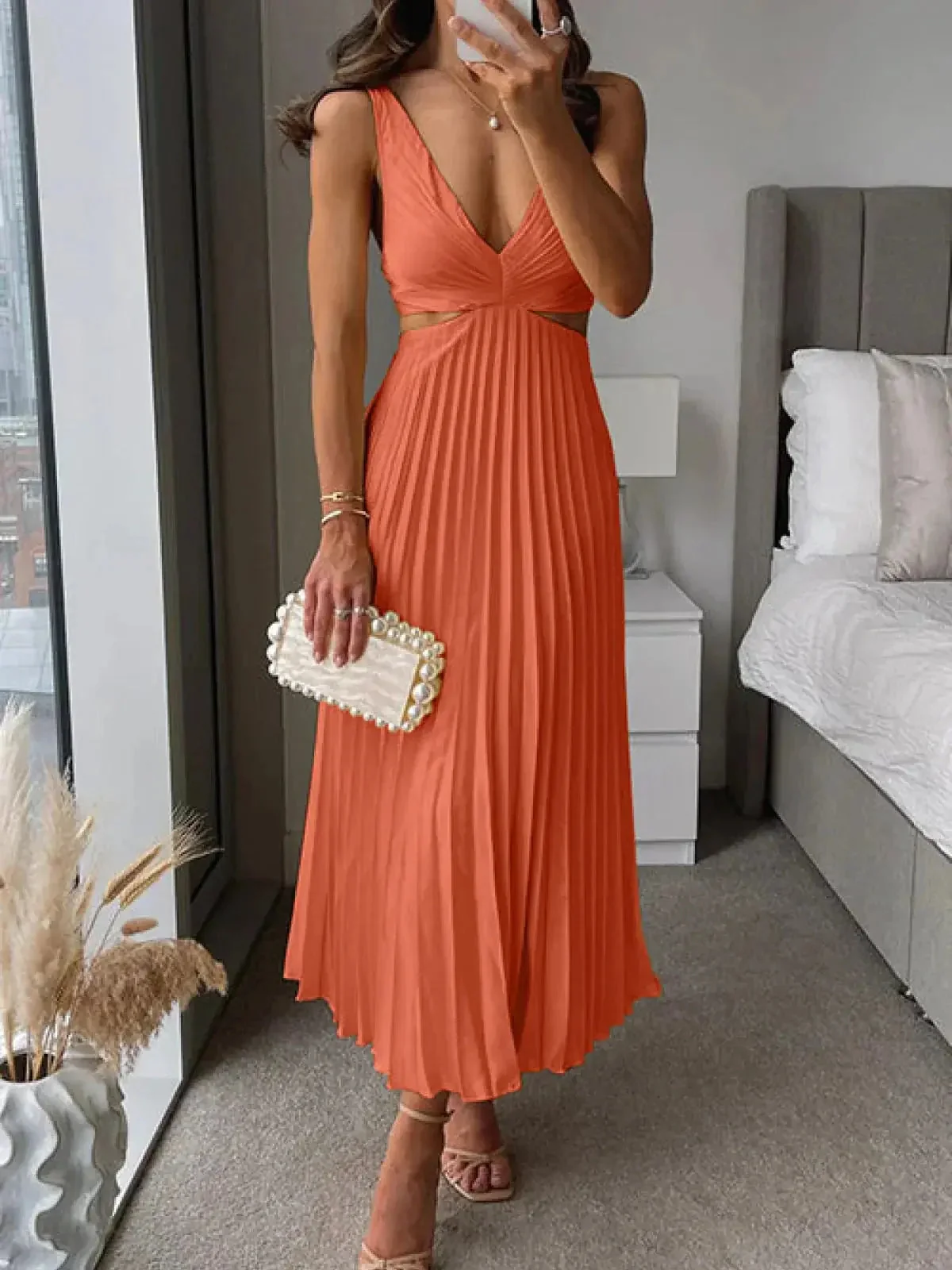 Plissee-Midikleid mit V-Ausschnitt und Cut-outs f��r Hochzeitsg?ste