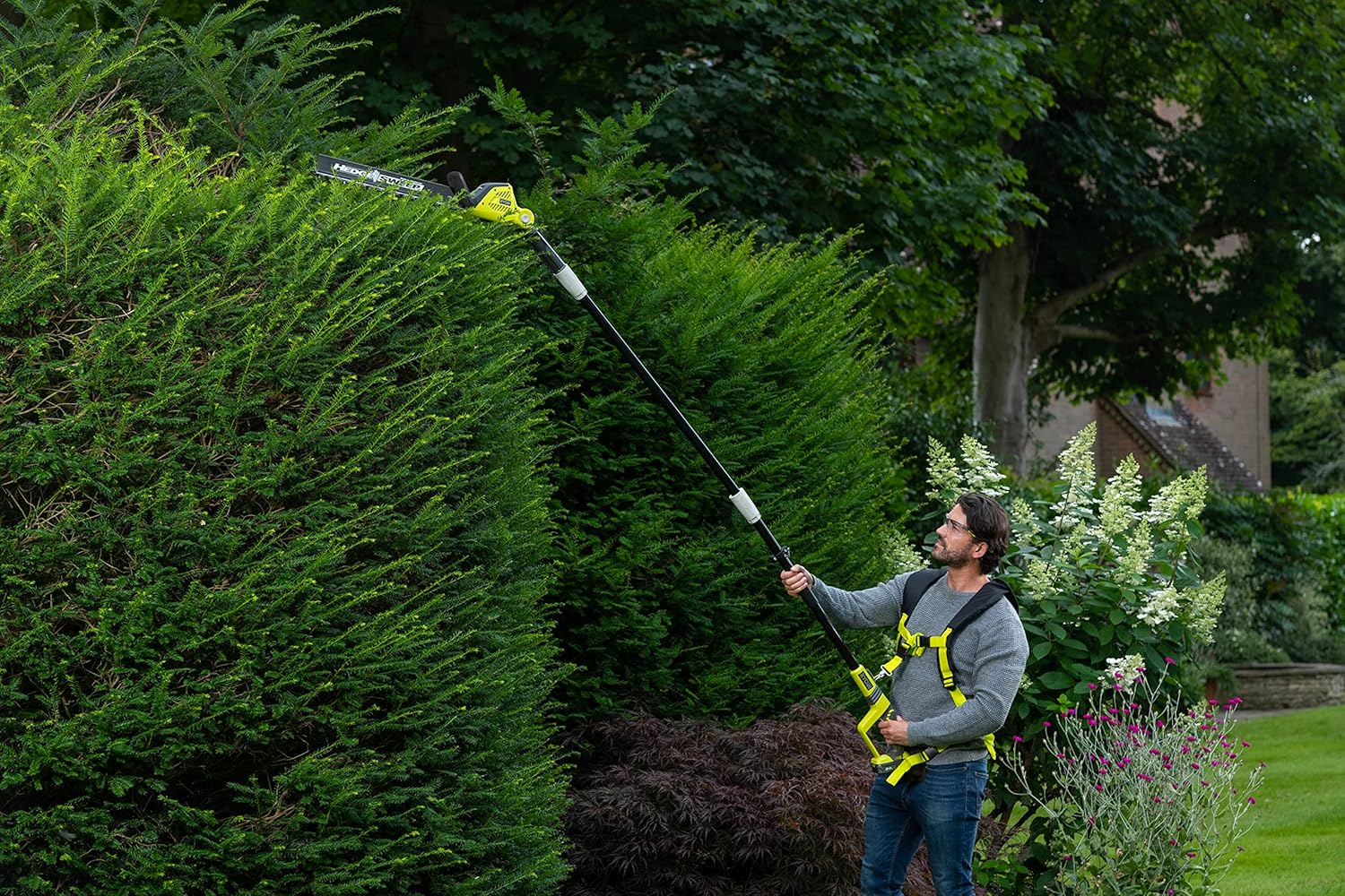 RYOBI 18V ONE+ Akku-Teleskop-Heckenschere OPT1845 (Messerlänge 45cm, 18mm Schnittstärke, 135° abwinkelbarer Schneidkopf, Schnittgeschwindigkeit 1350U/min, ohne Akku und Ladegerät)