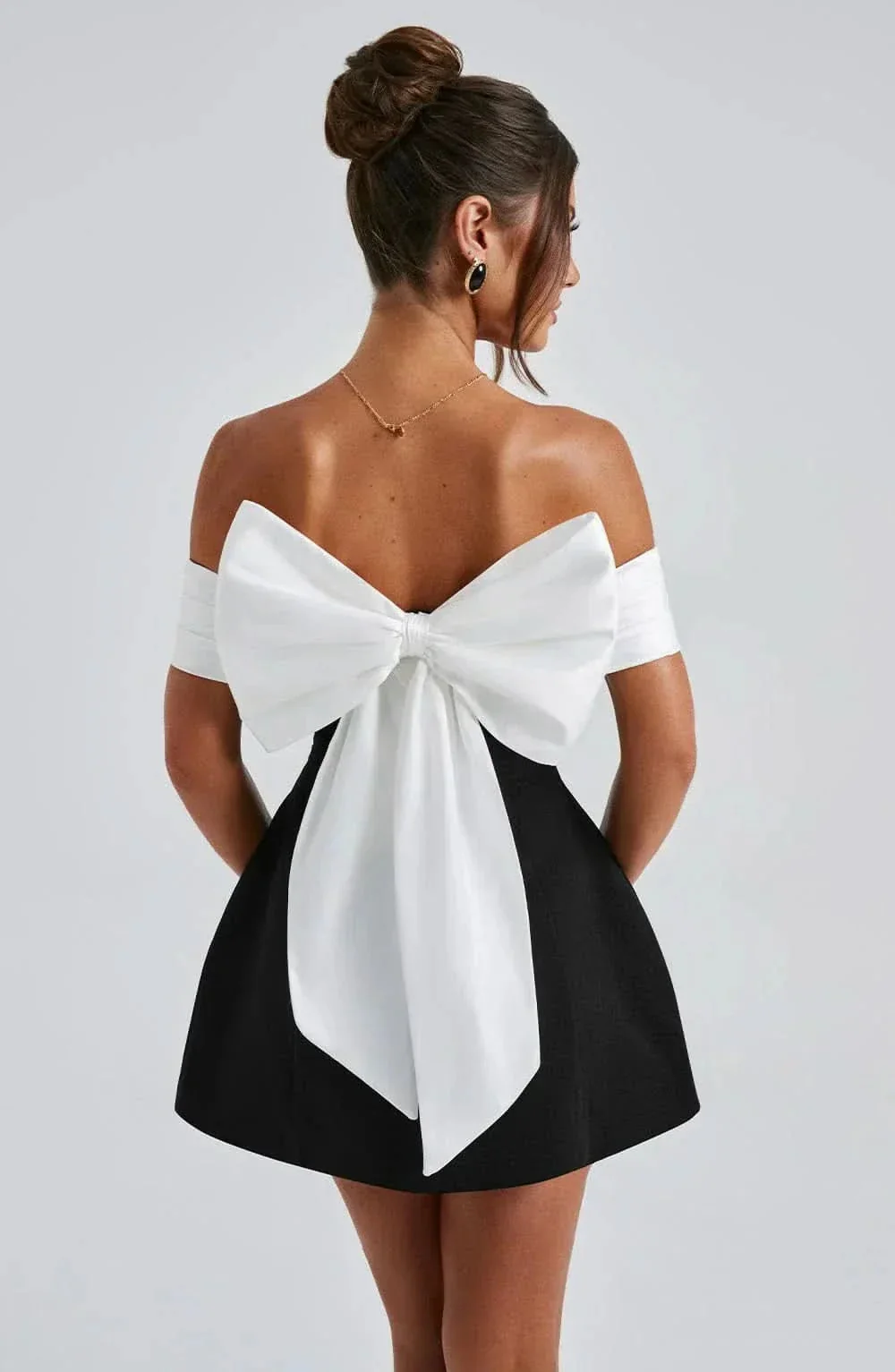 Damen Cocktail-Minikleid mit Off-Shoulder-Ausschnitt und Schleife