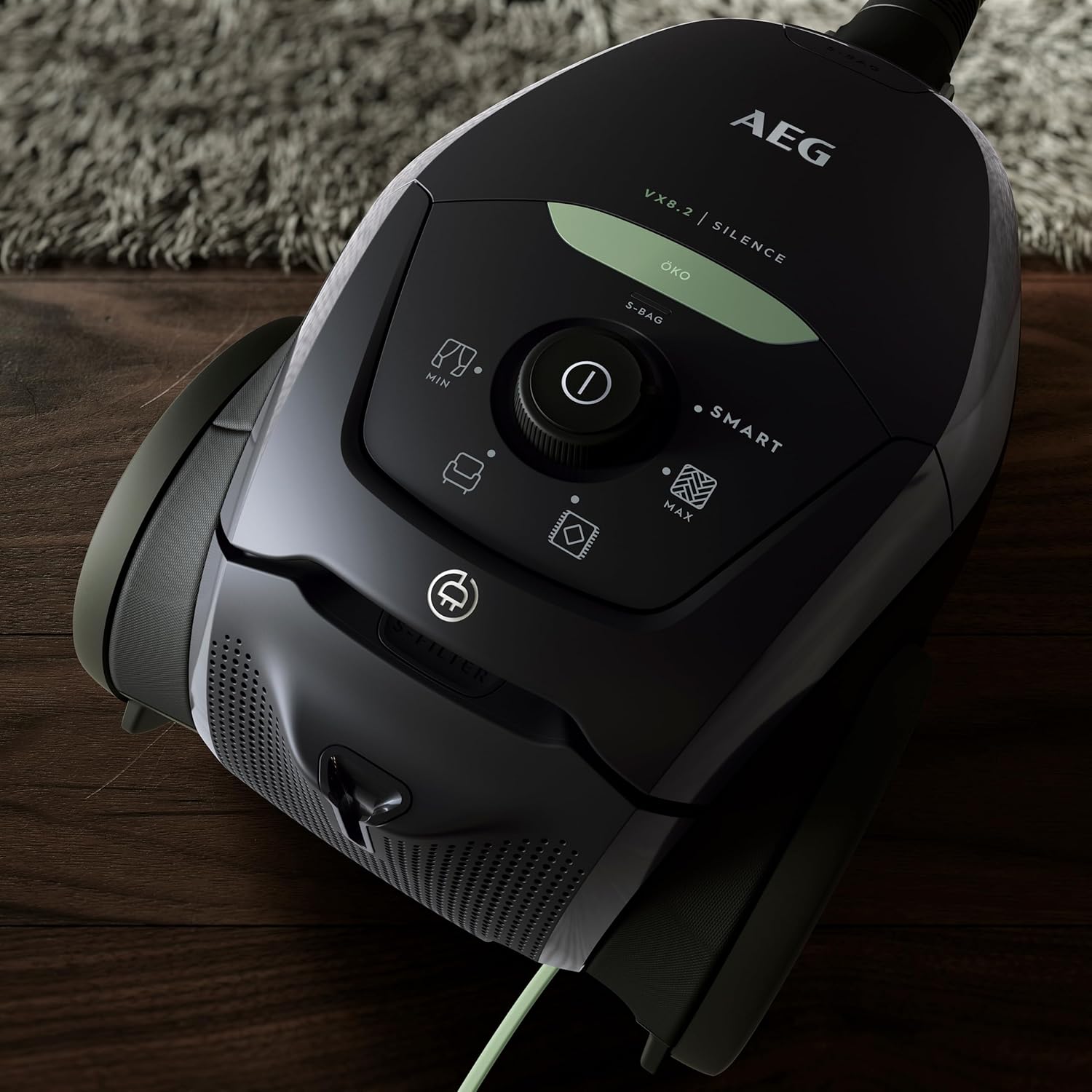 AEG VX82-1-KO Staubsauger / 75% Recyclingmaterial / autom. Saugkraftregulierung / extrem leise auch auf Teppich / Aufnahme von groen + kleinsten Partikeln / langes Kabel / 600W / schwarz
