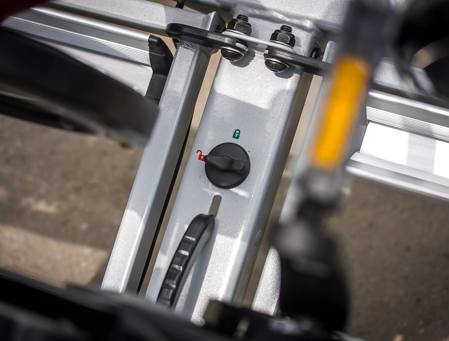 EUFAB 12010LAS Fahrradträger POKER-F, E-Bike geeignet, komplett vormontiert, Diebstahlschutz, für 2 Fahrräder, für Anhängerkupplung, Schwarz, 142 x 70 x 58 cm