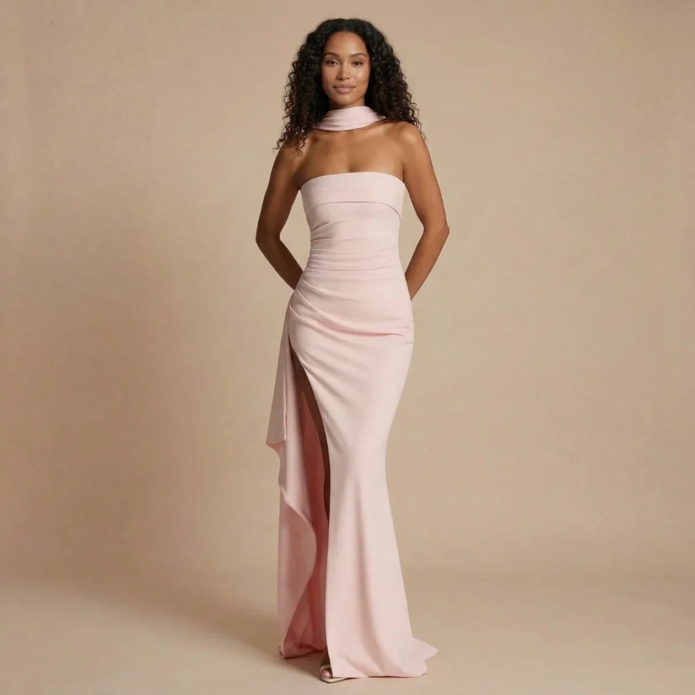 Elegantes tr?gerloses Maxikleid mit Raffung und Beinschlitz