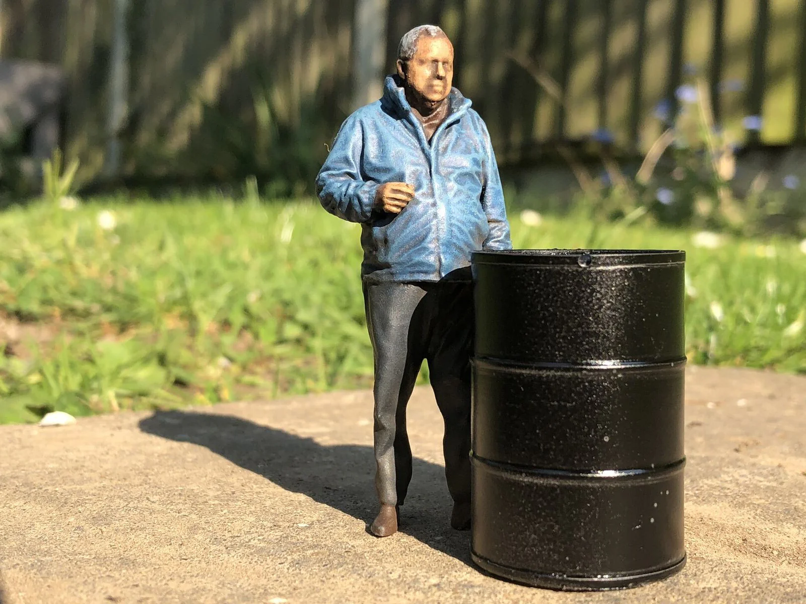 G-Scale figure standing around - 3D scan of a real person - M013 (also GN15)