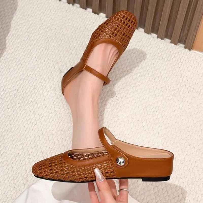 Damen Mules geflochten | Flache Slipper in Metallic-Optik mit Riemchen und eckiger Zehenpartie | Bequeme Schlupfschuhe