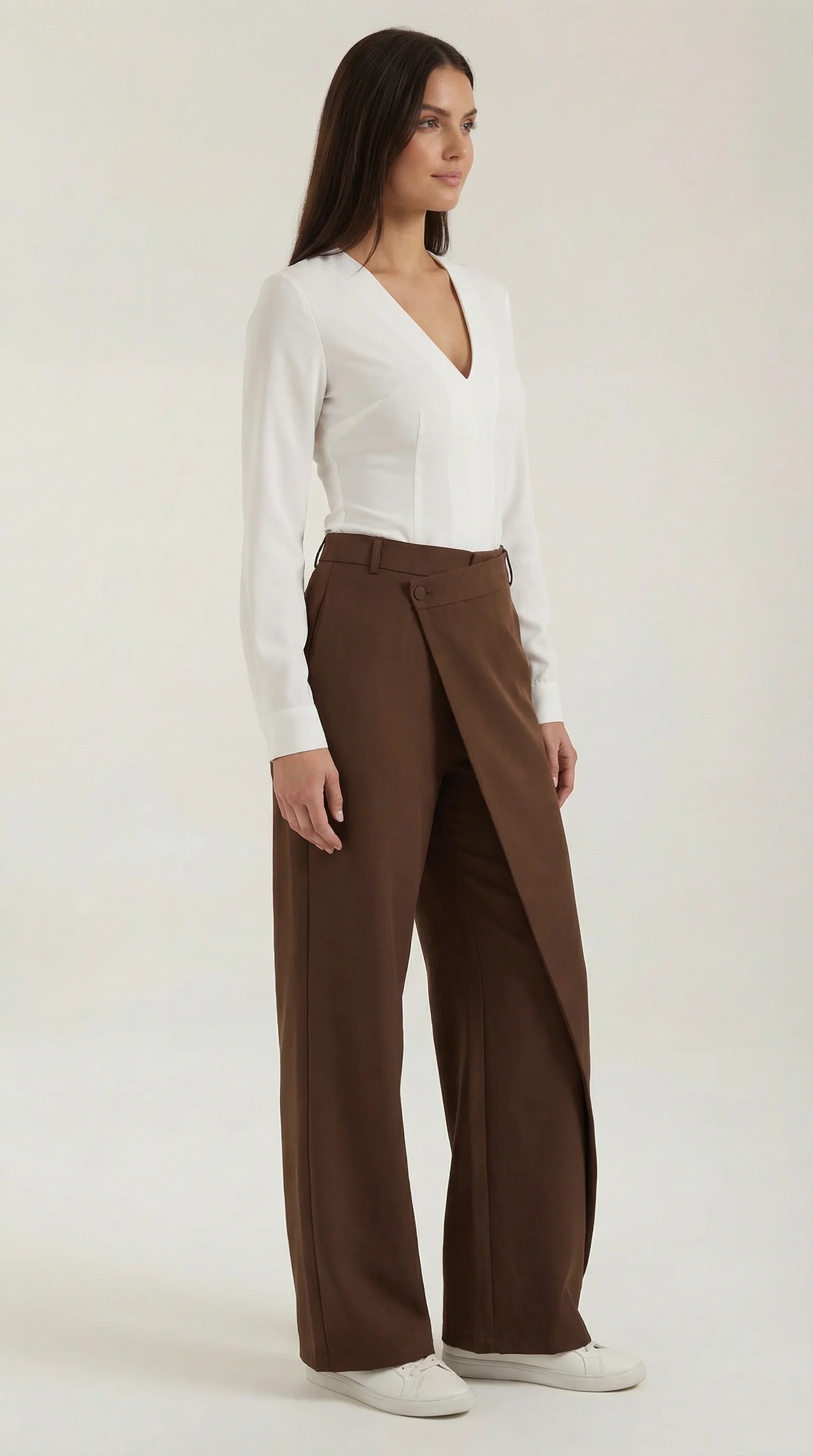Asymmetrische Hose mit weitem Bein