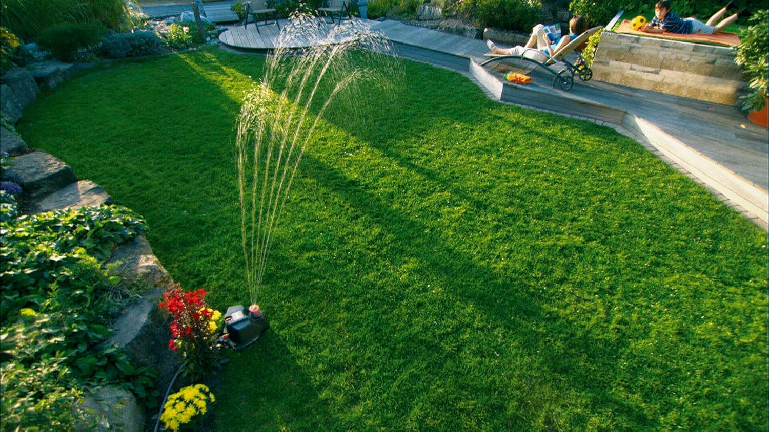 Gardena Comfort veelvlakssproeier AquaContour Automatic: vlakberegening voor de individuele besproeiing van bijna elke tuinomtrek, eenvoudig te programmeren, reikwijdte 2,5-10,5 m (8133-20)