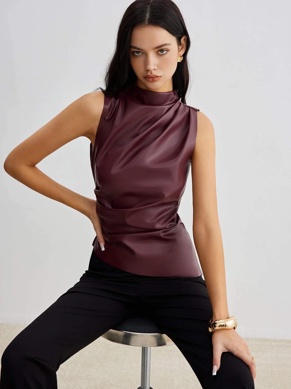 Hochgeschlossenes Tanktop mit asymmetrischem Faltenwurf f��r Damen
