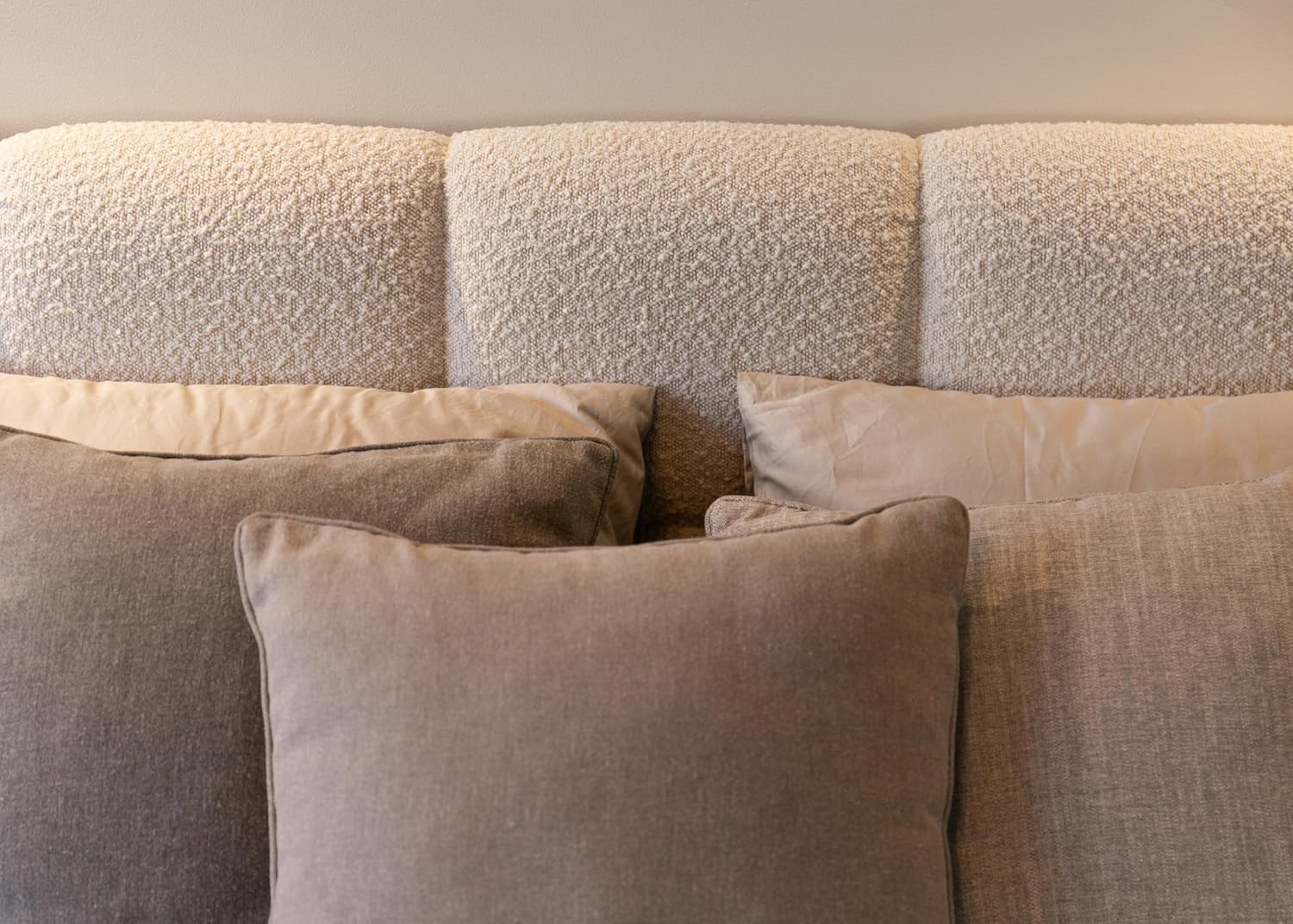Selsey Bett Polsterbett Mit Stauraum Bettkasten 180 x 200 cm Boucle Gewebe Reißfest Cloudy Hellbeige